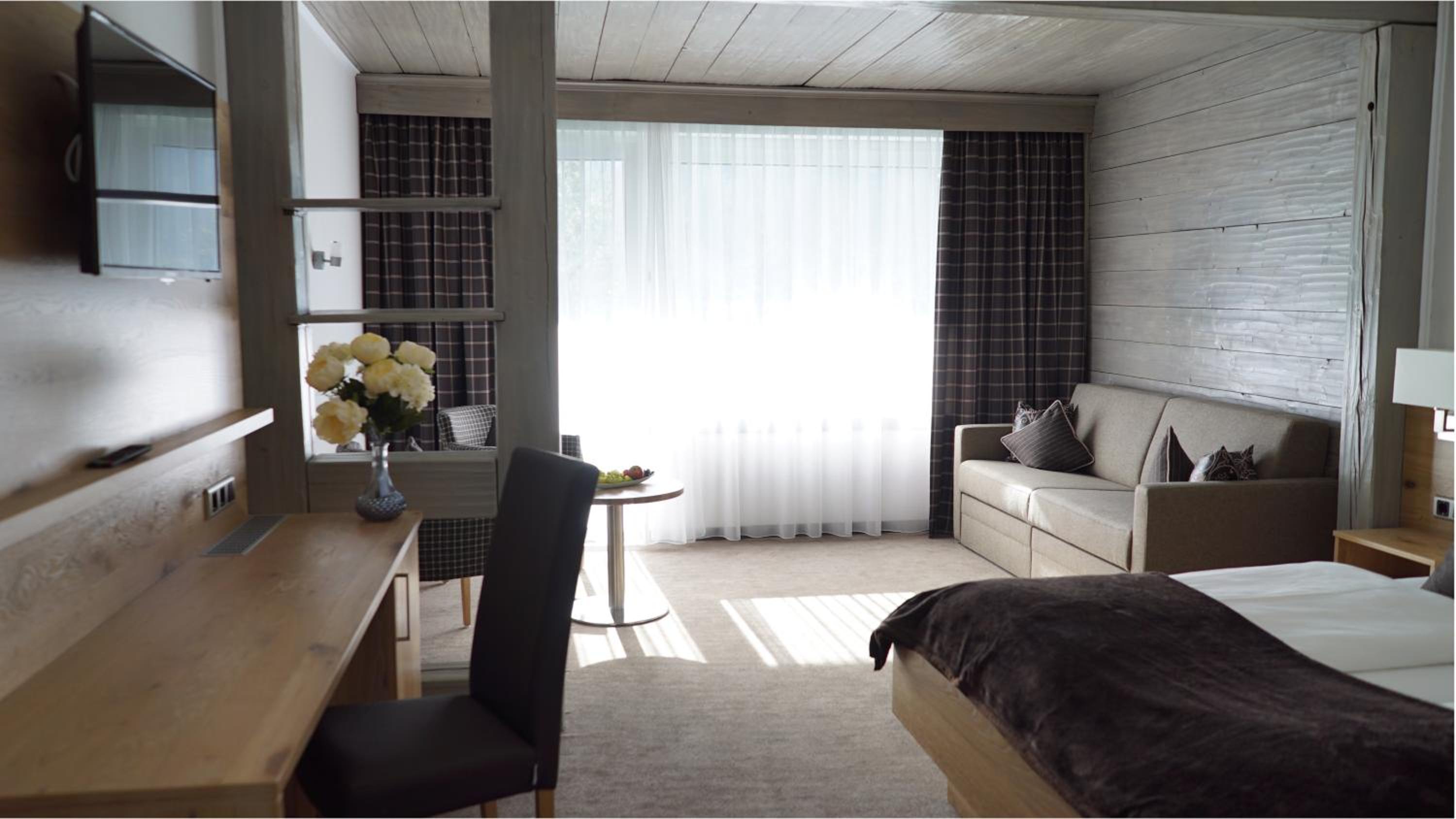 Apartment with Mountain View - Photo 4