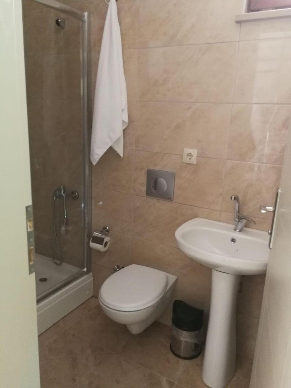 Standard Double Room - Photo 12