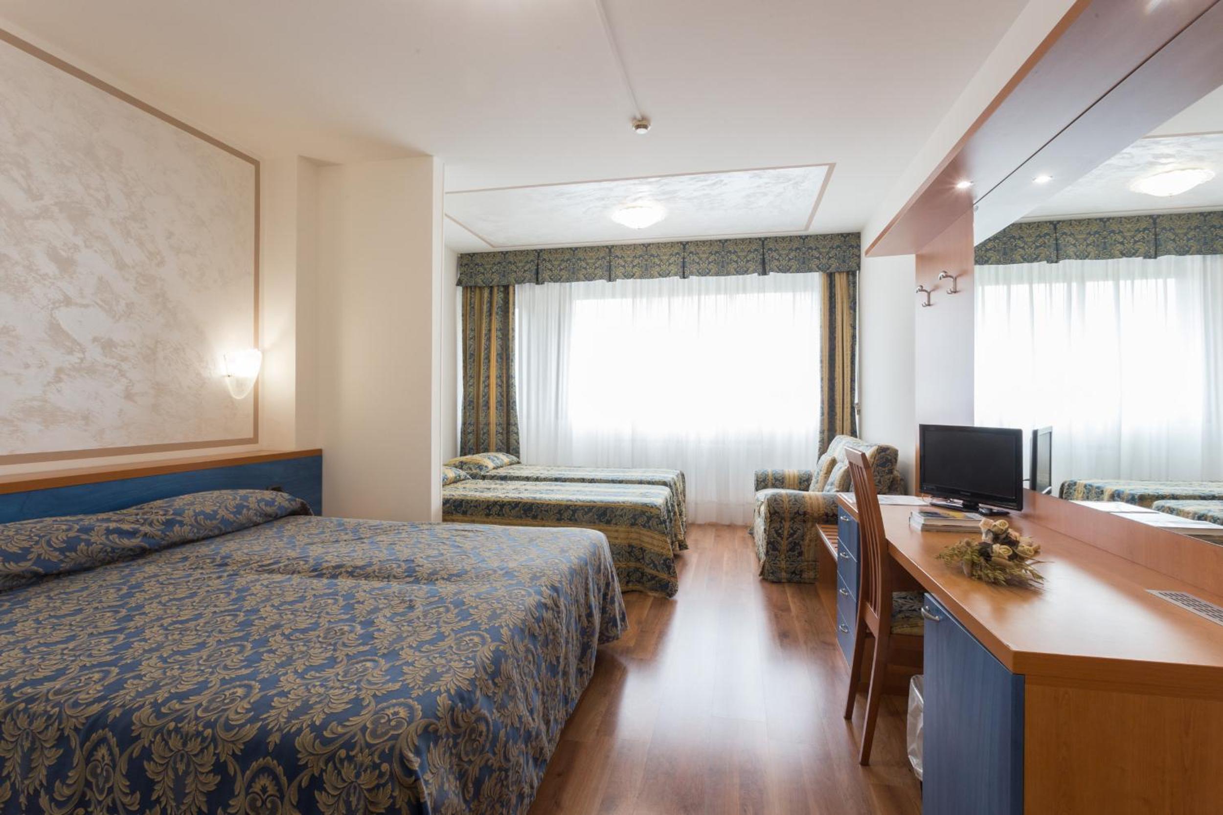 Quadruple Room - Photo 1