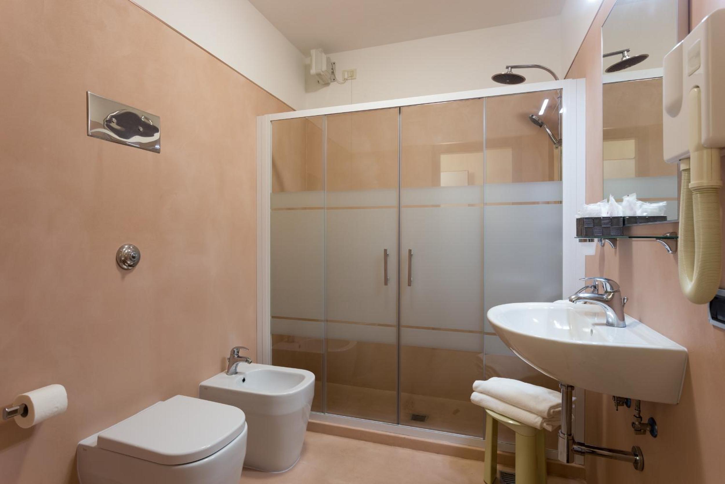 Double Room - Photo 11
