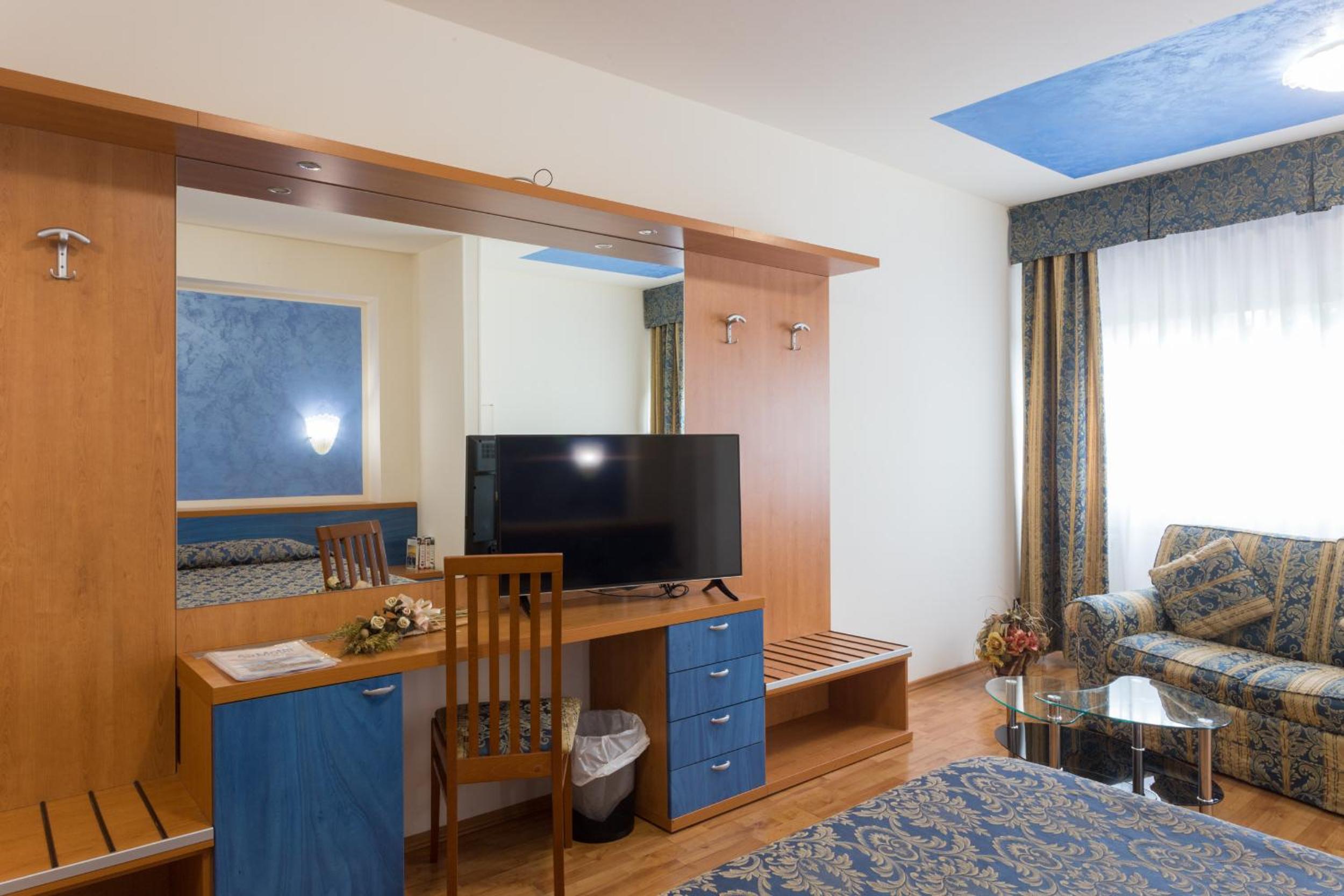 Double Room - Photo 6
