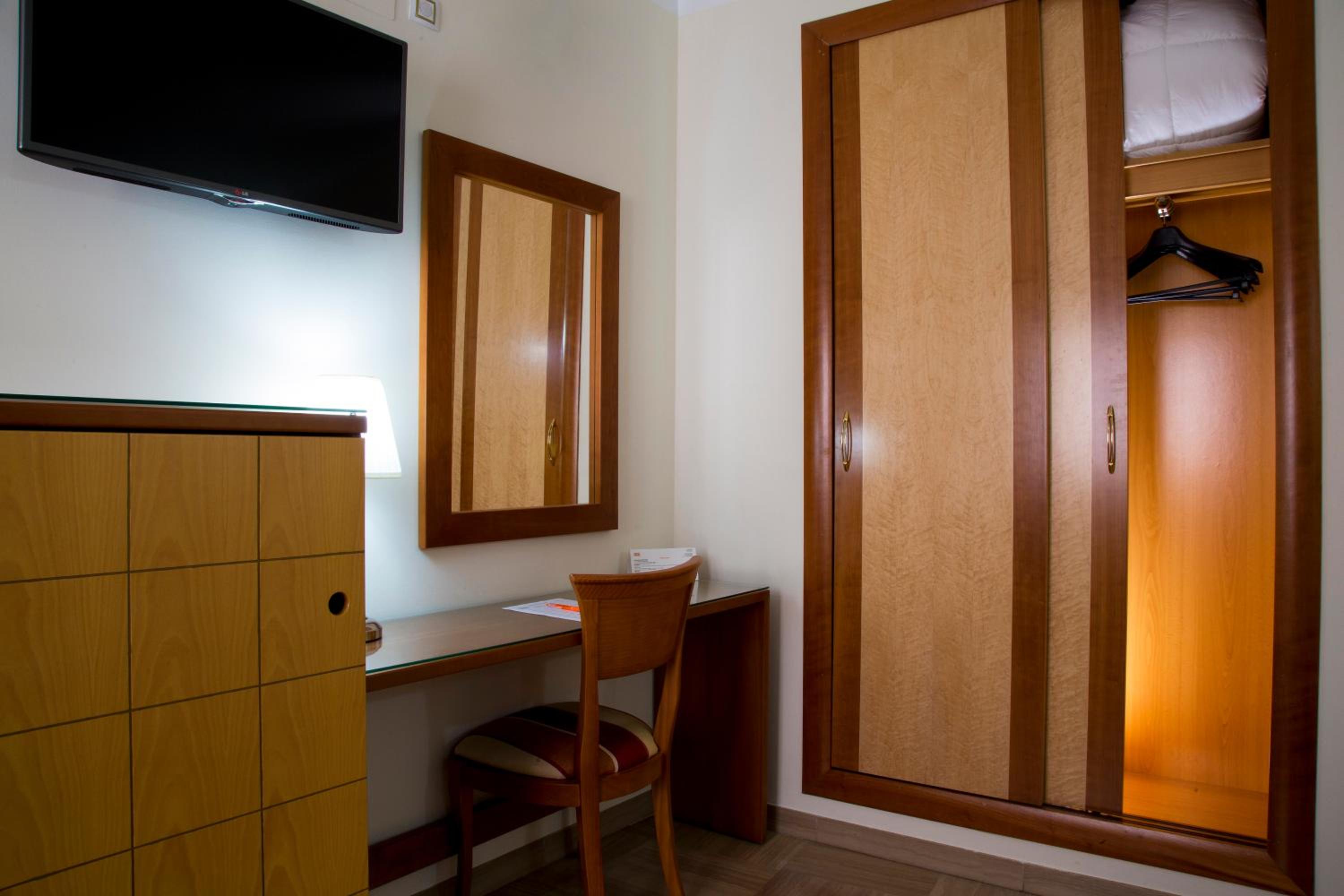 Double or Twin with Extra Bed photo 2