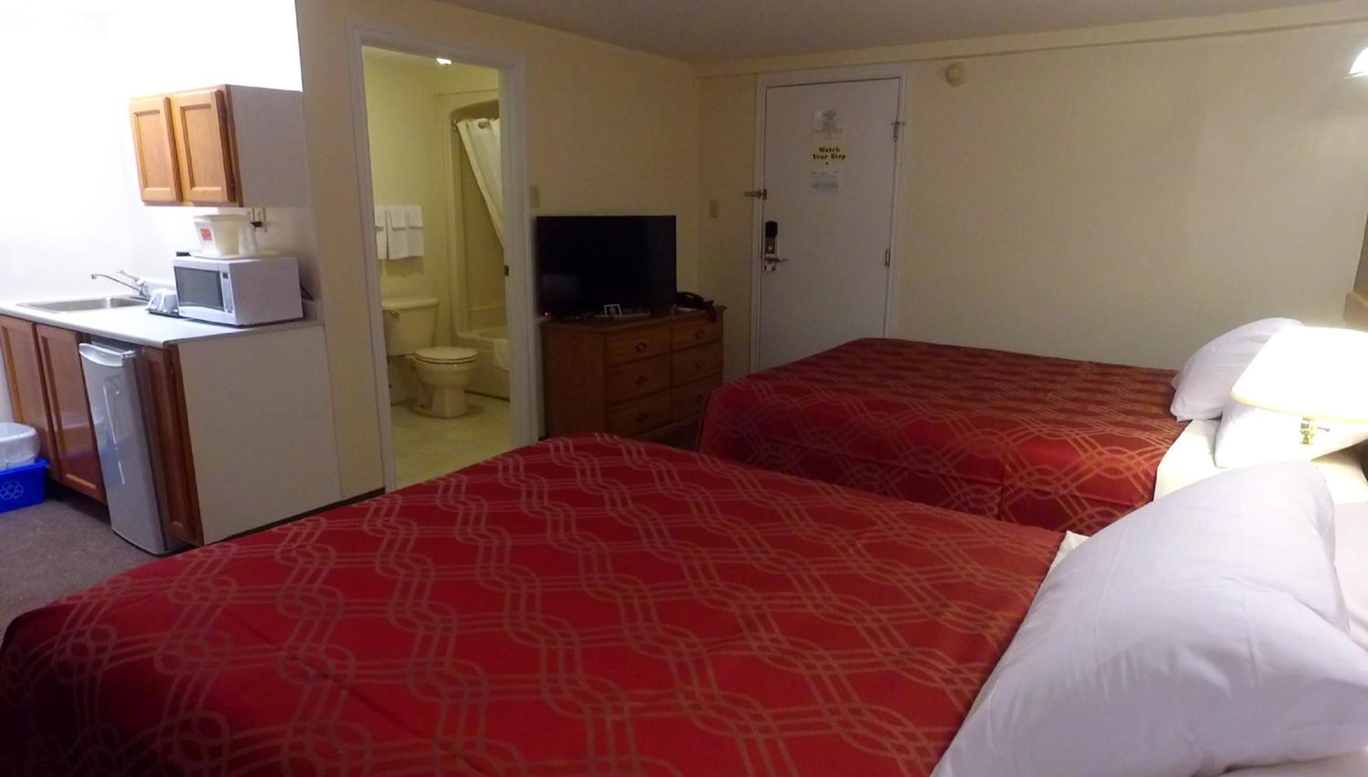 Efficiency Queen Room with Two Queen Beds - Non-Smoking - Photo 1
