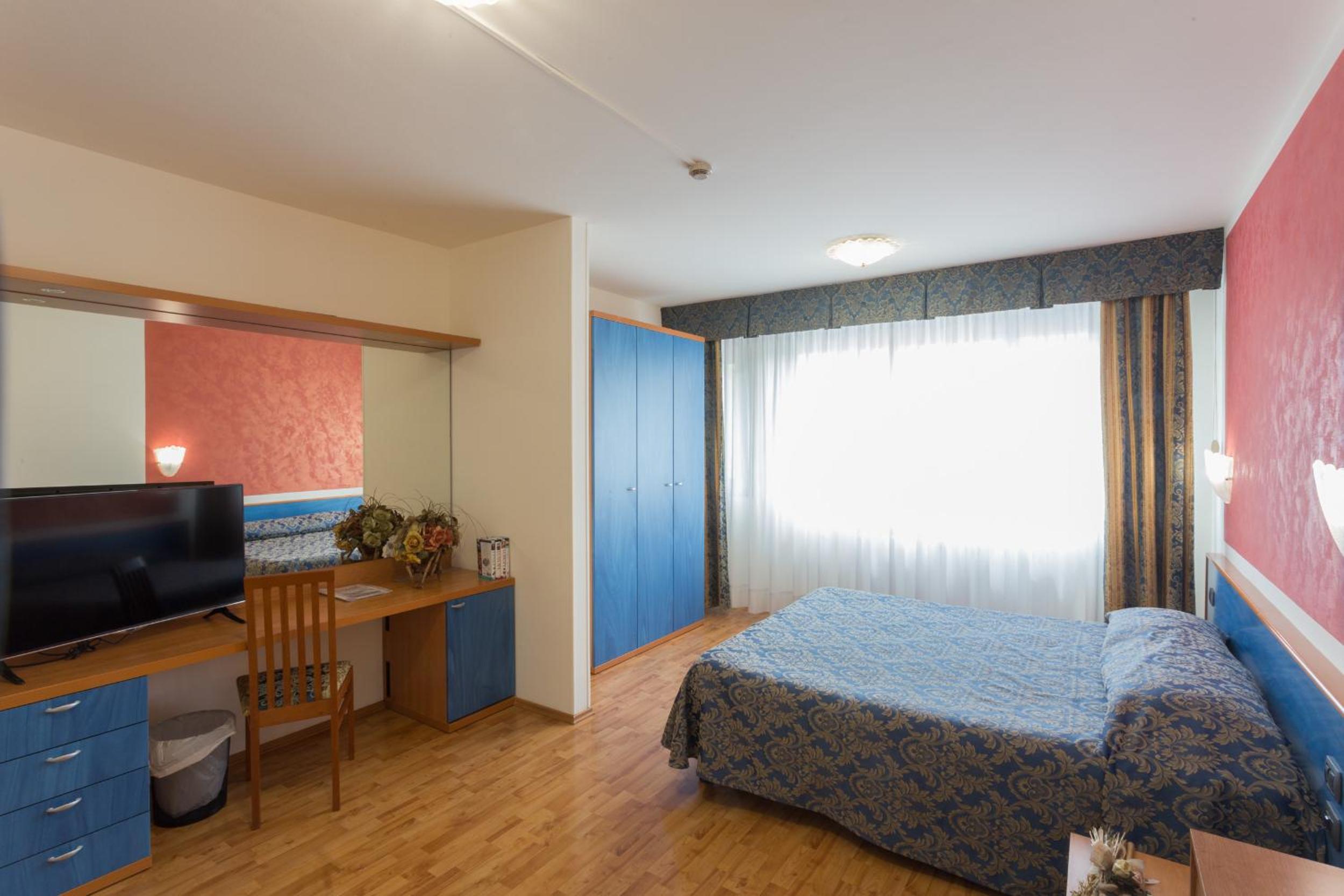 Double Room - Photo 9
