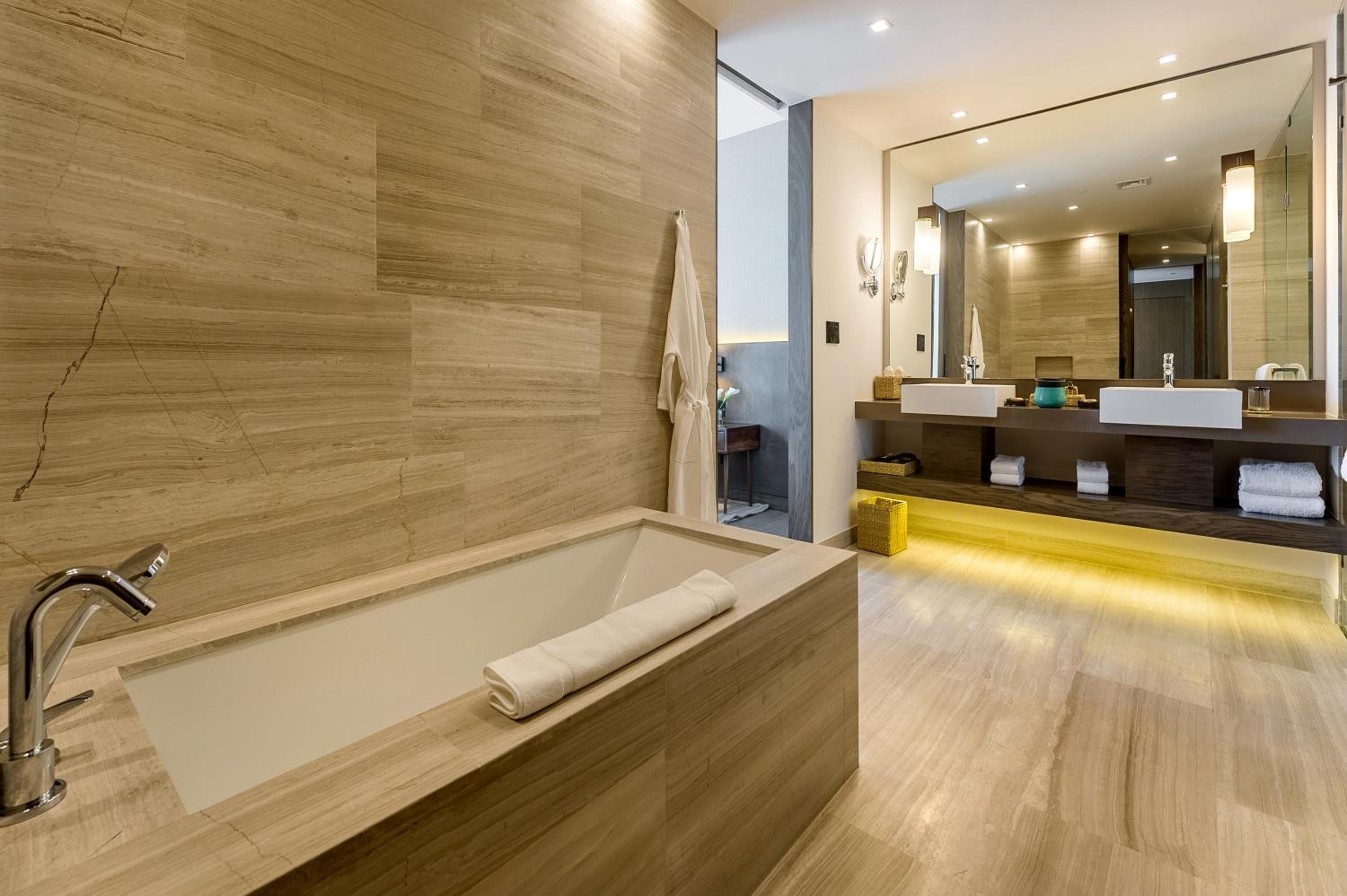 King Suite - High Floor photo 2