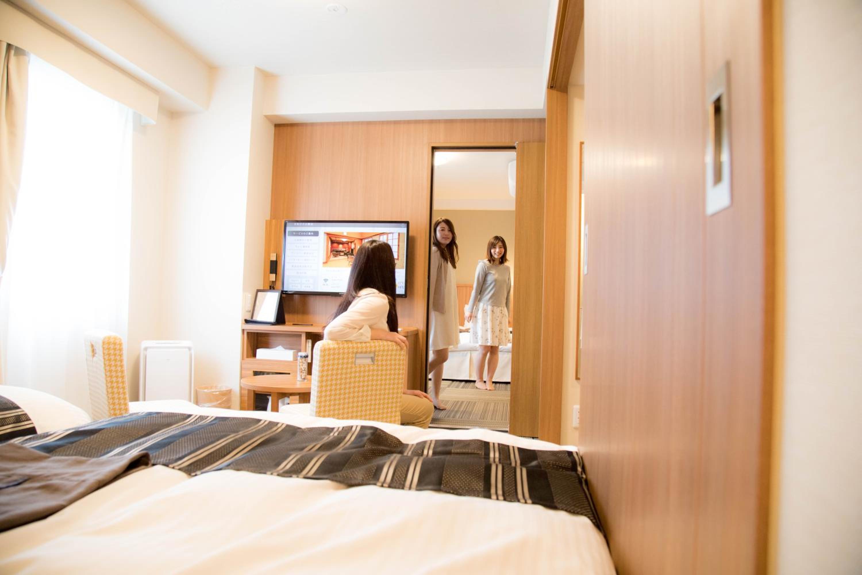 Connecting Room