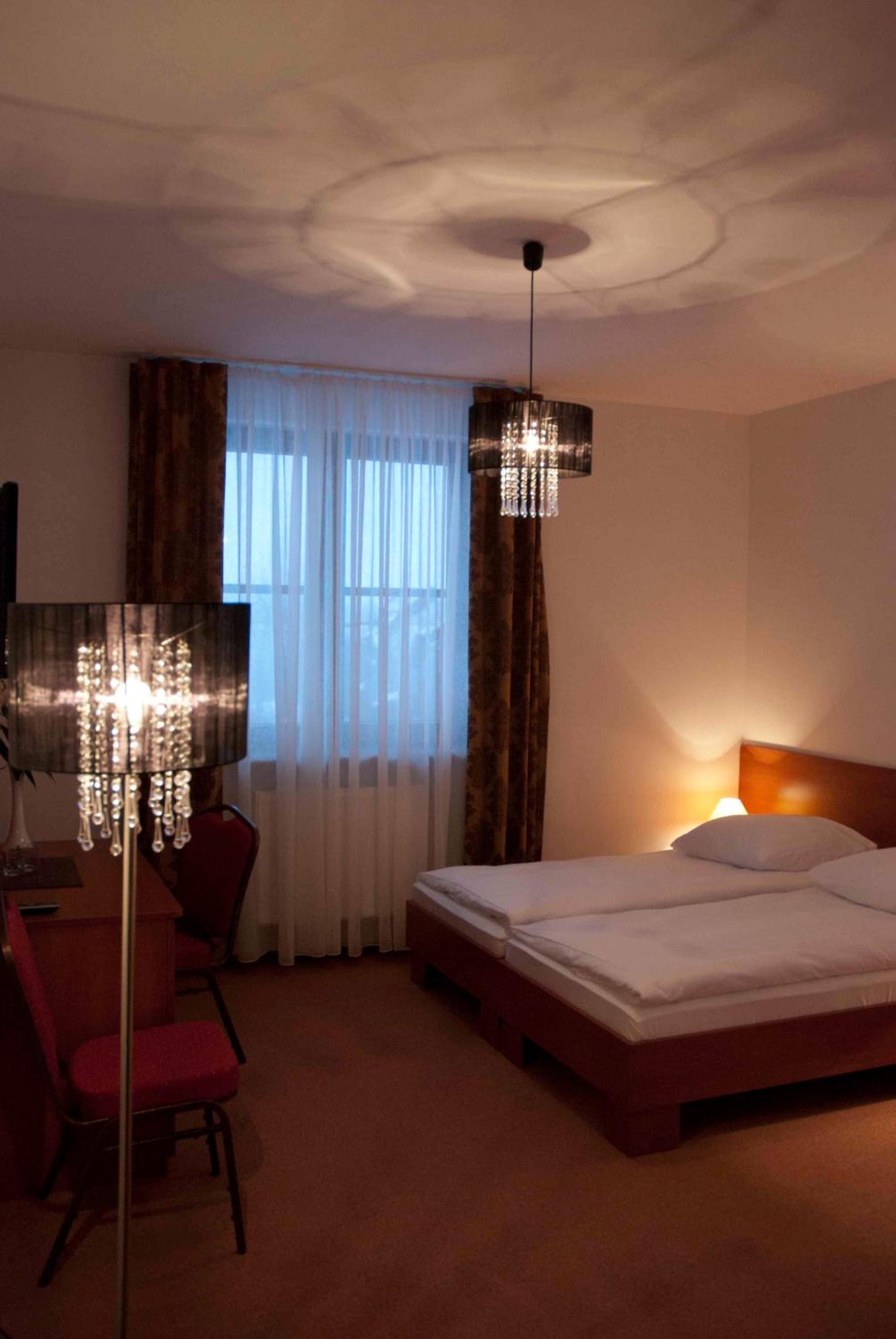 Standard Double or Twin Room - Photo 6