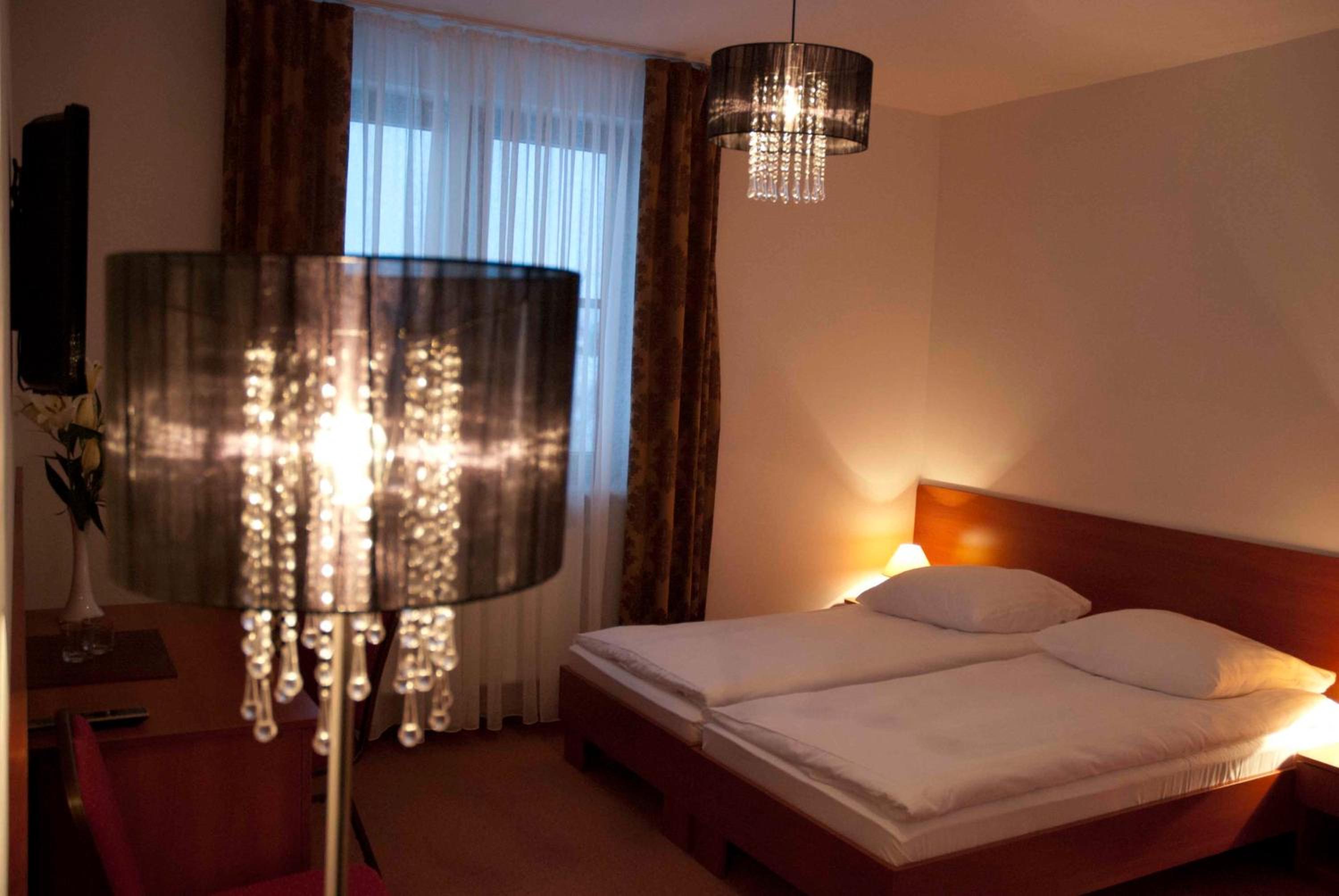Standard Double or Twin Room - Photo 5