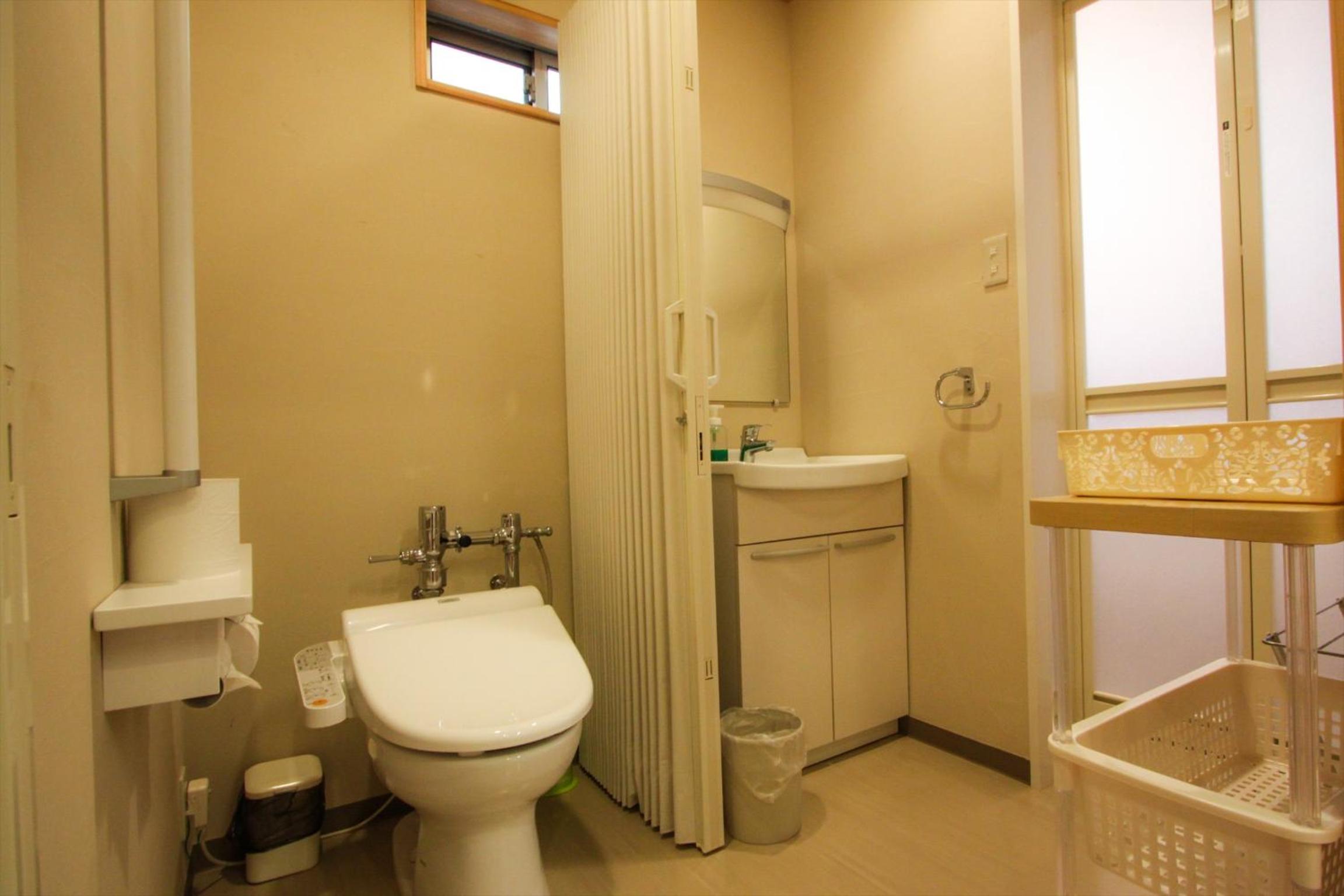 Cottage with Private Bath - Photo 7