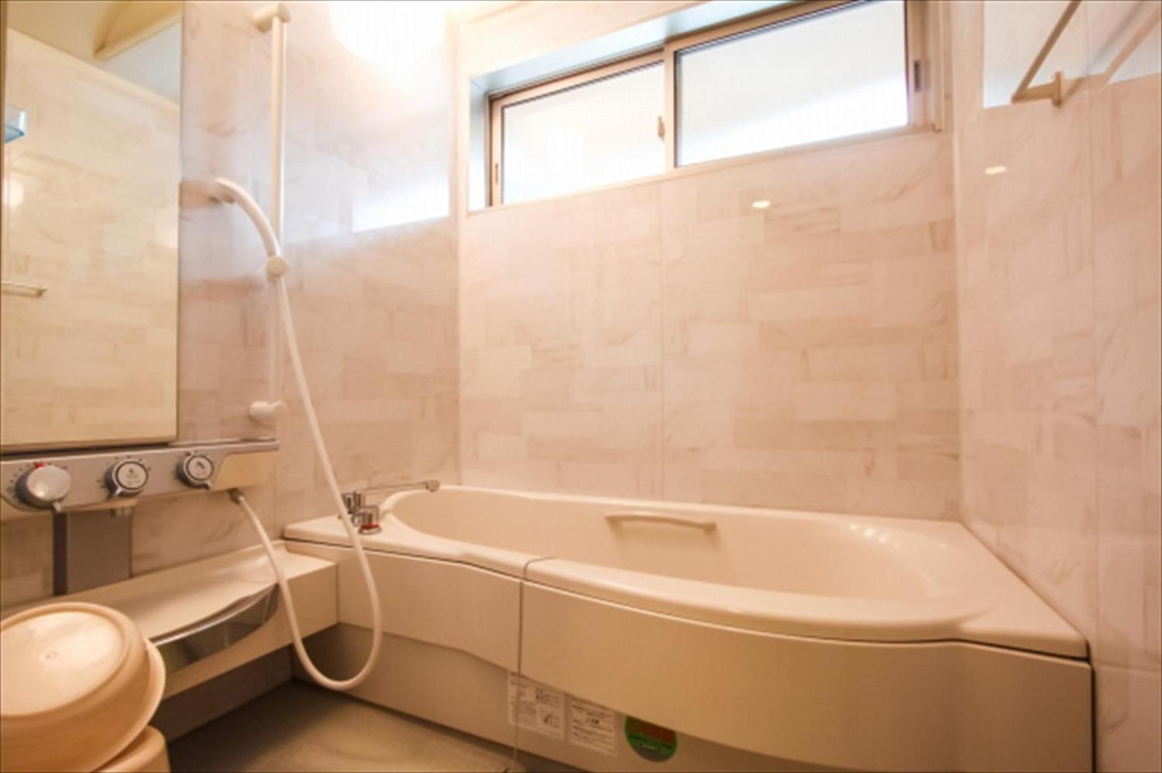 Cottage with Private Bath - Photo 8