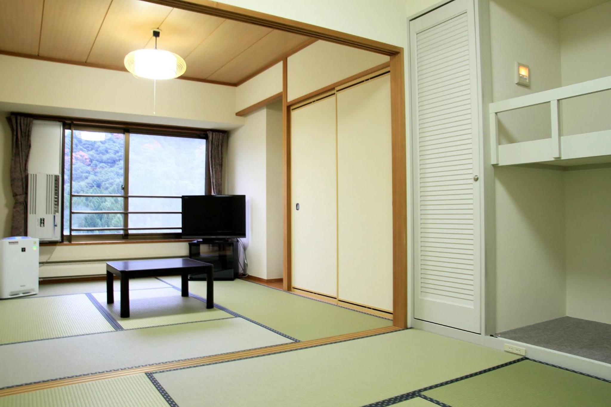 Japanese-Style Quadruple Room photo 1
