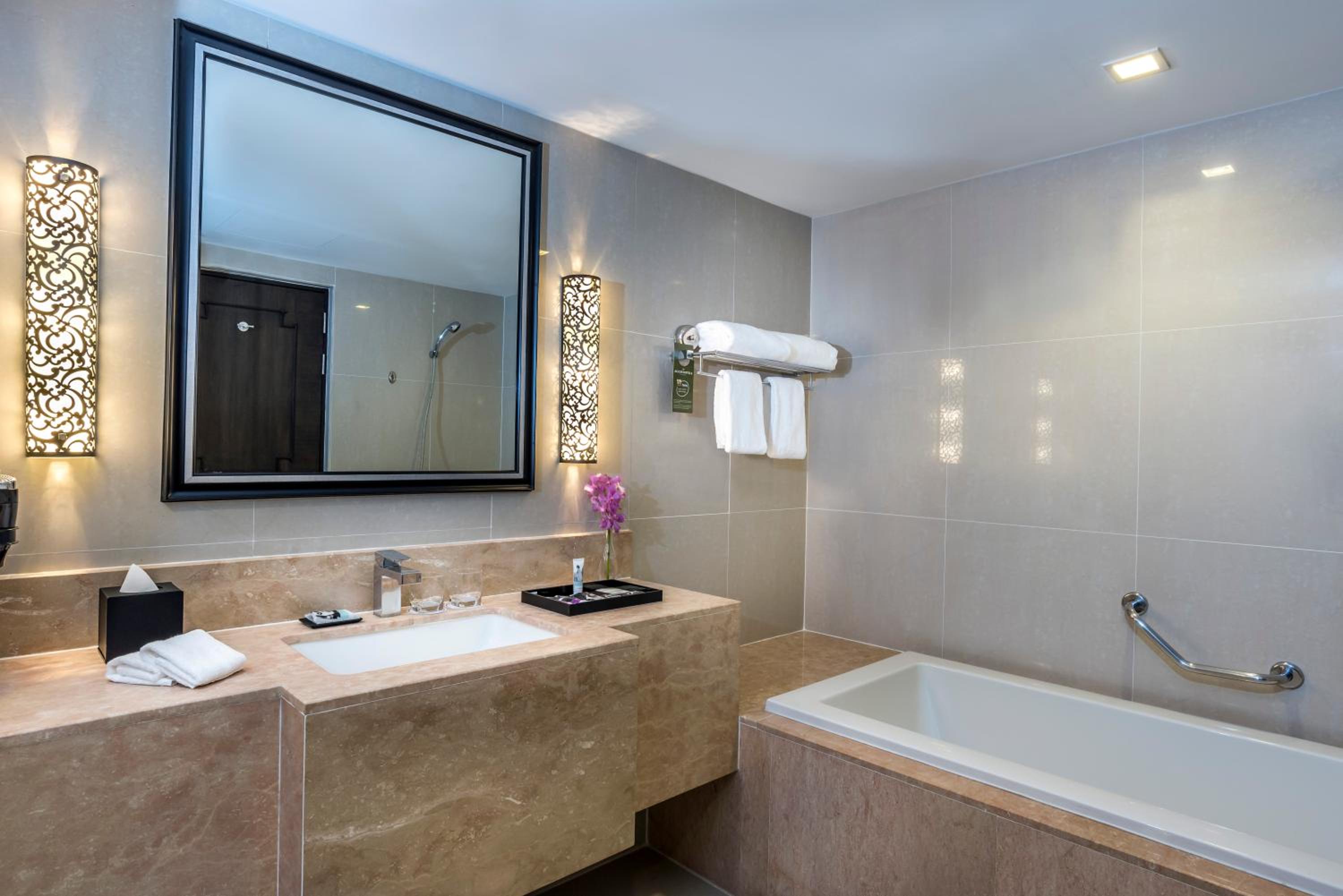 Privilege King Room with Lounge Access photo 3