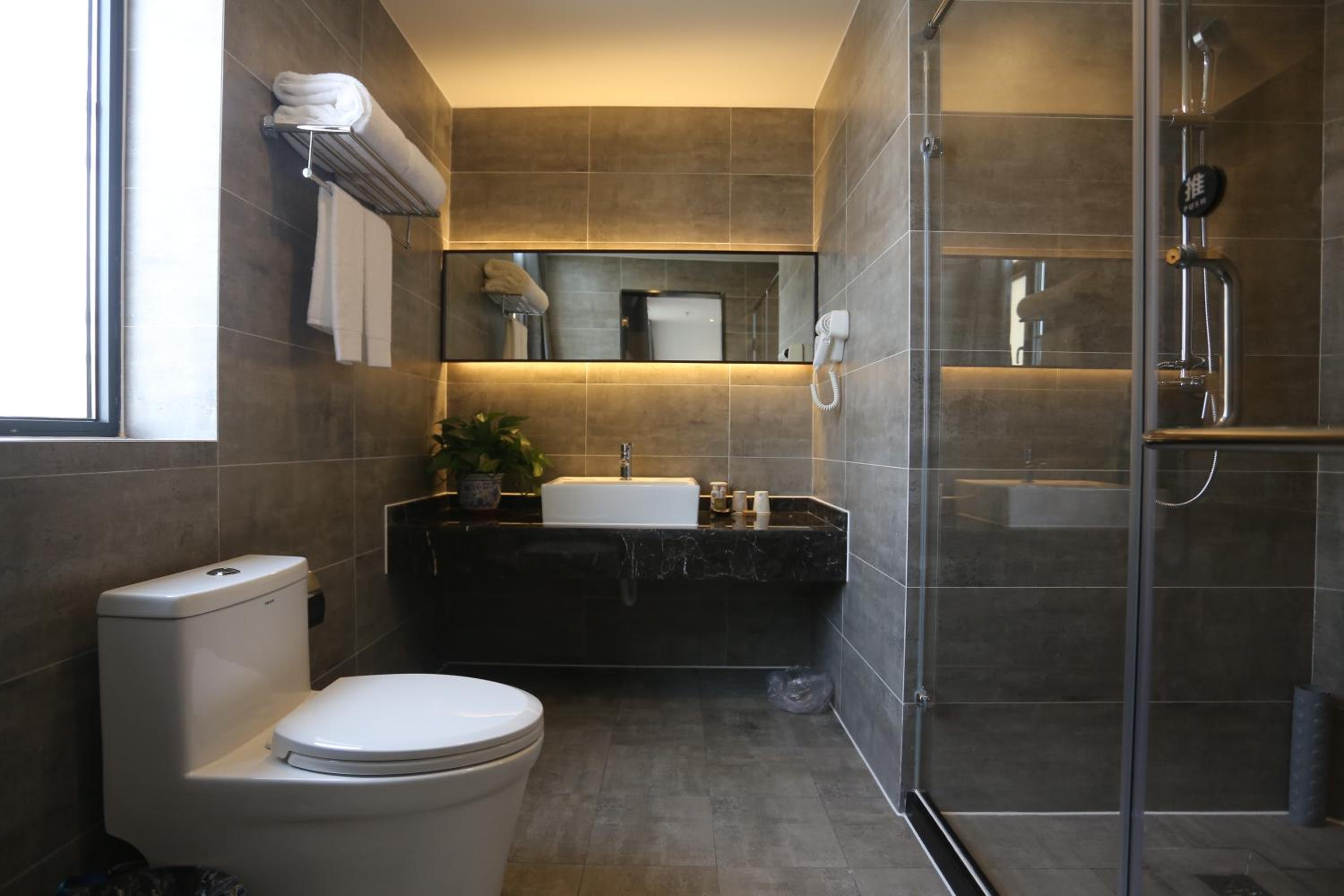 One-Bedroom Suite photo 2