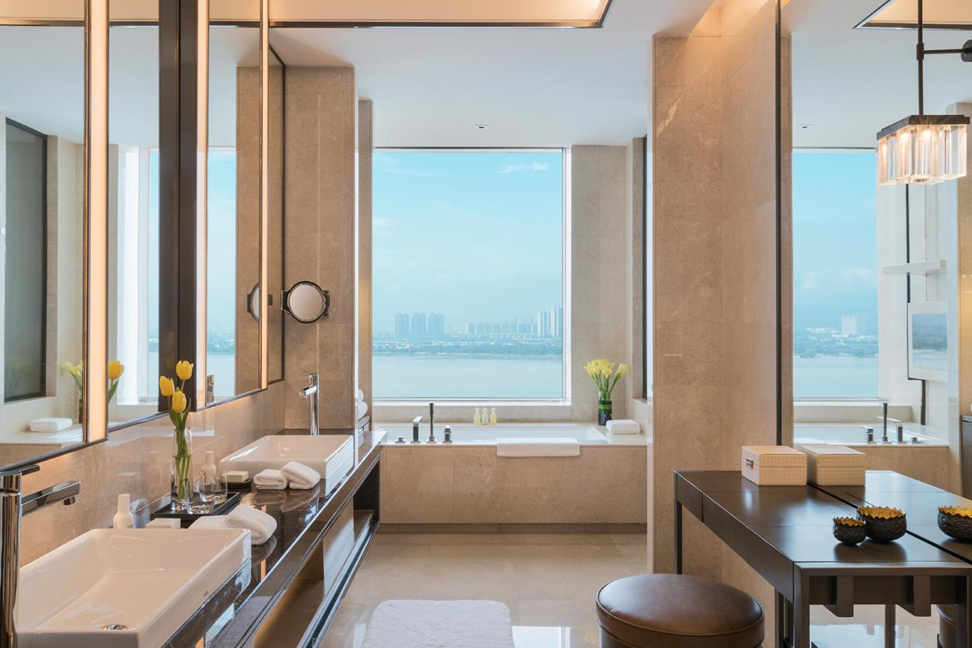 Executive King Suite photo 2