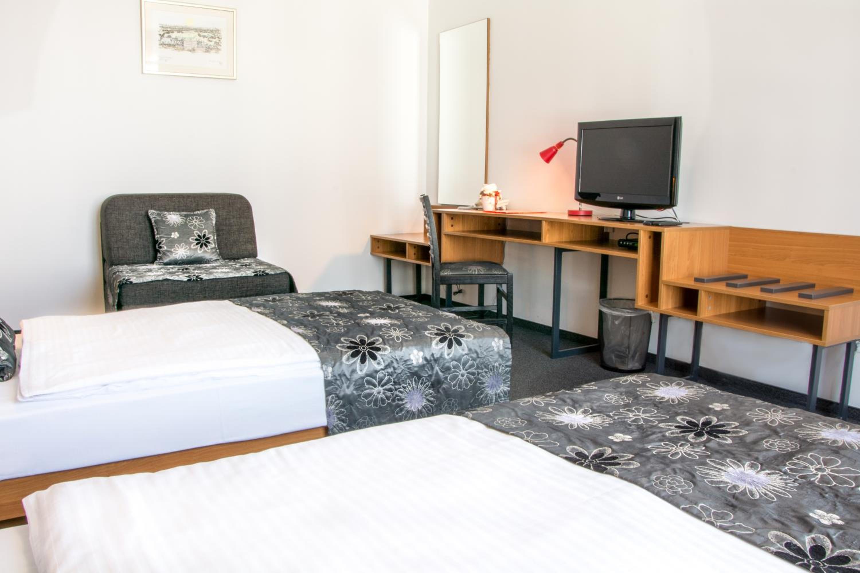 Twin Room - Photo 1