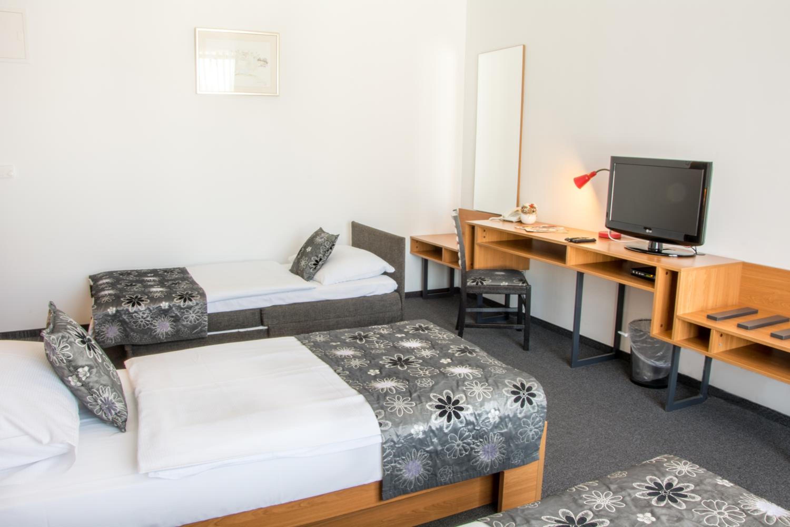 Junior Suite (3 Adults) - Photo 8