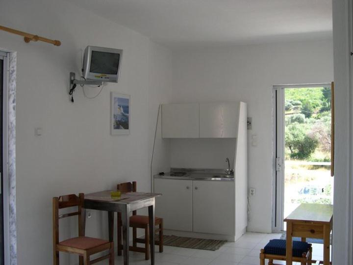Studio (4 Adults) photo 2