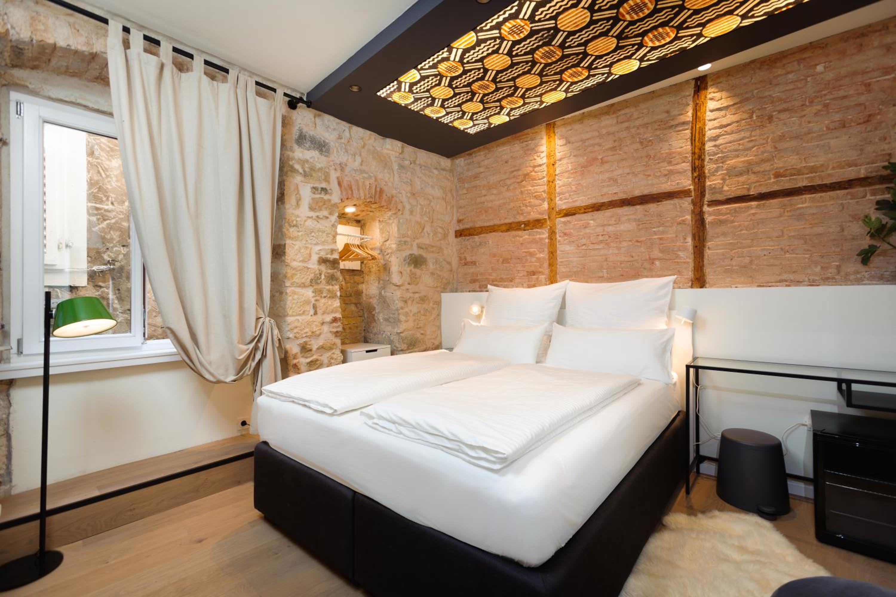 Deluxe King Room photo 1