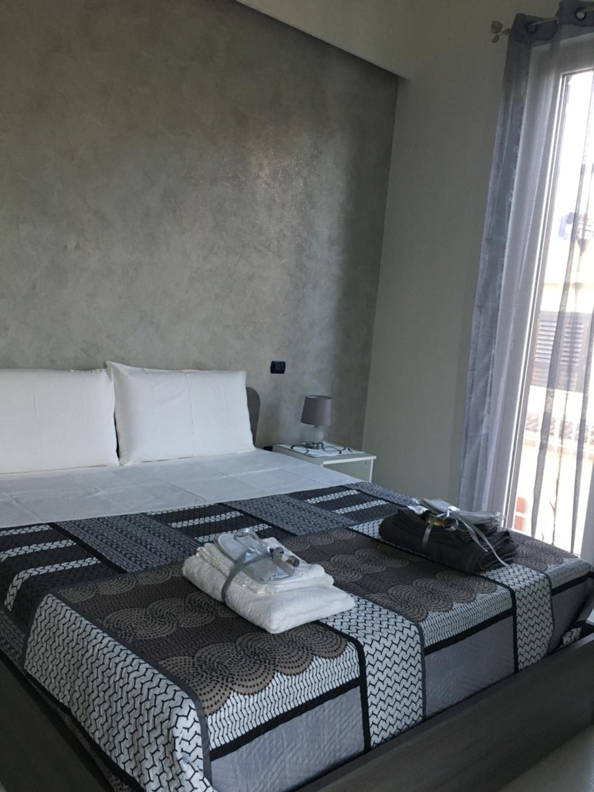 Deluxe Double Room with Balcony photo 2