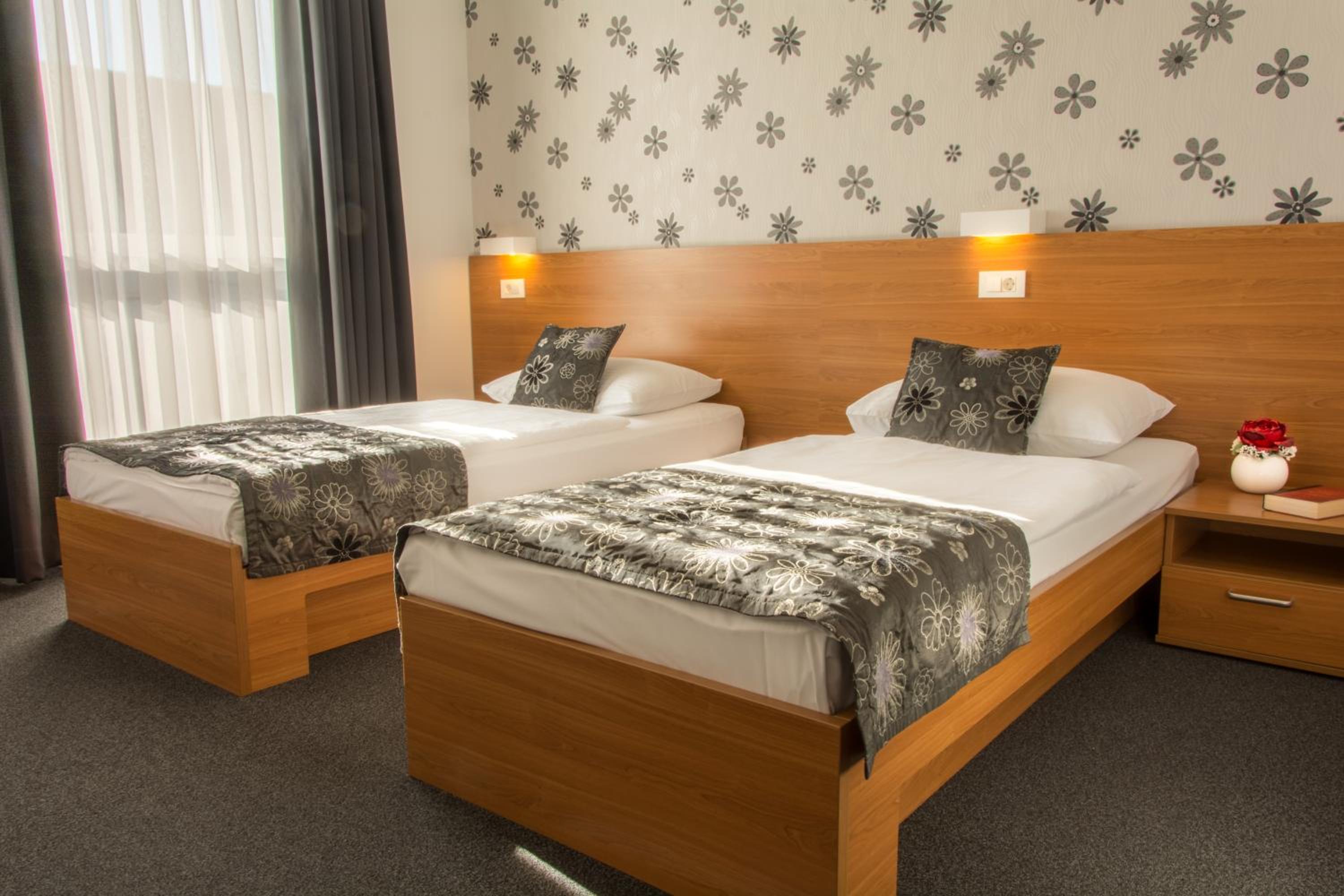 Twin Room - Photo 13