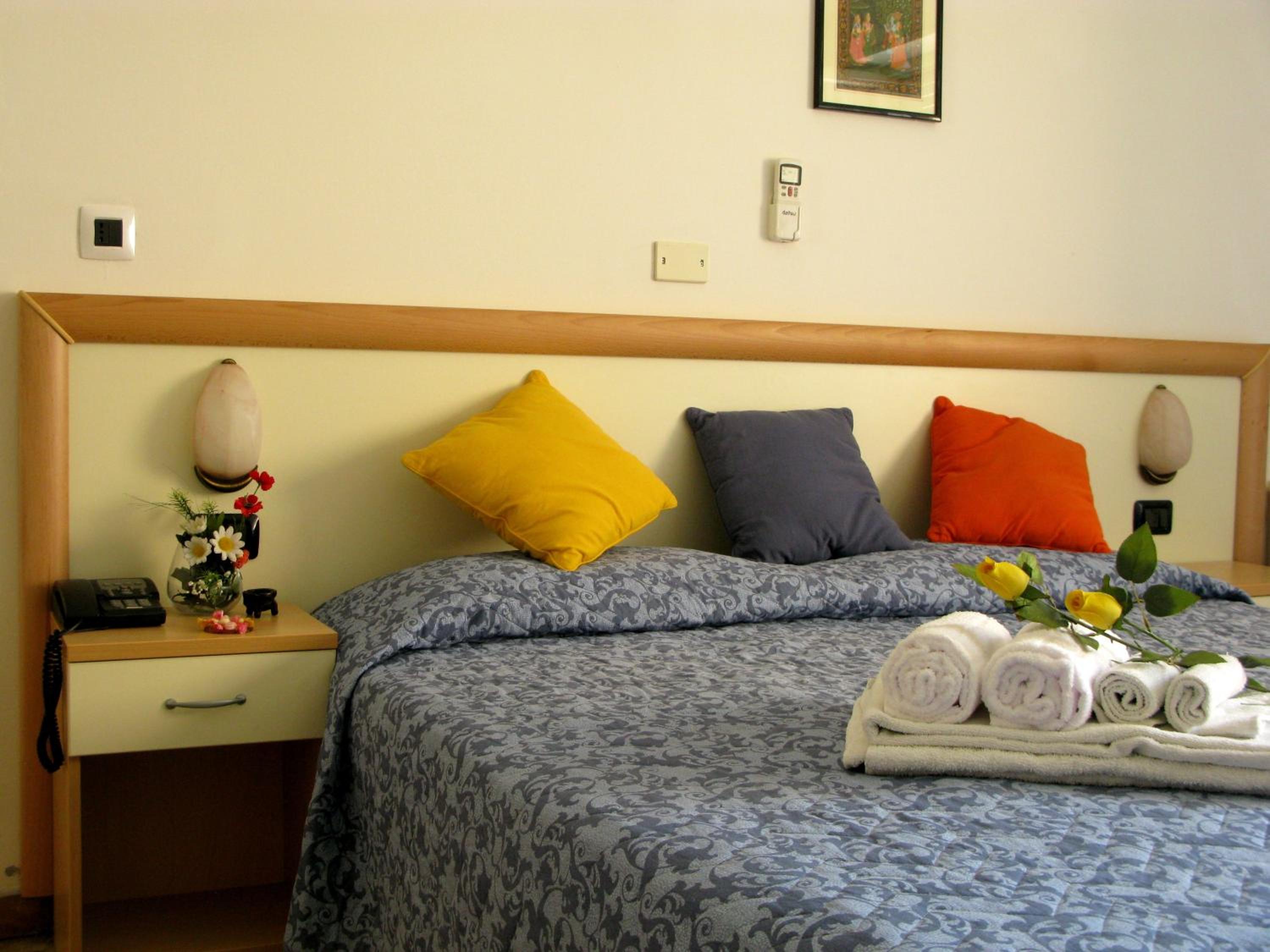 Standard Double or Twin Room - Photo 3