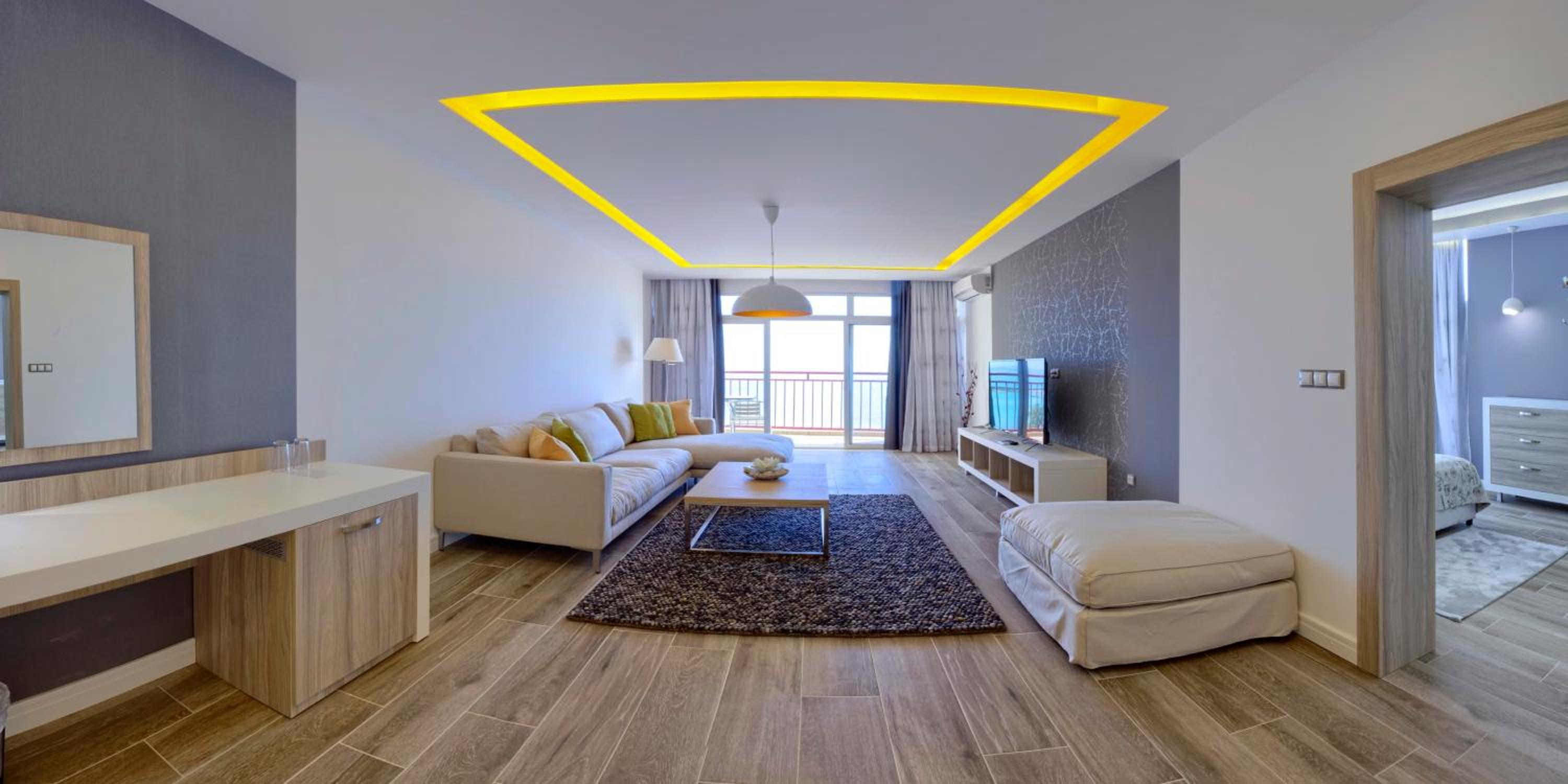 Deluxe Apartment with Sea View and Balcony photo 3