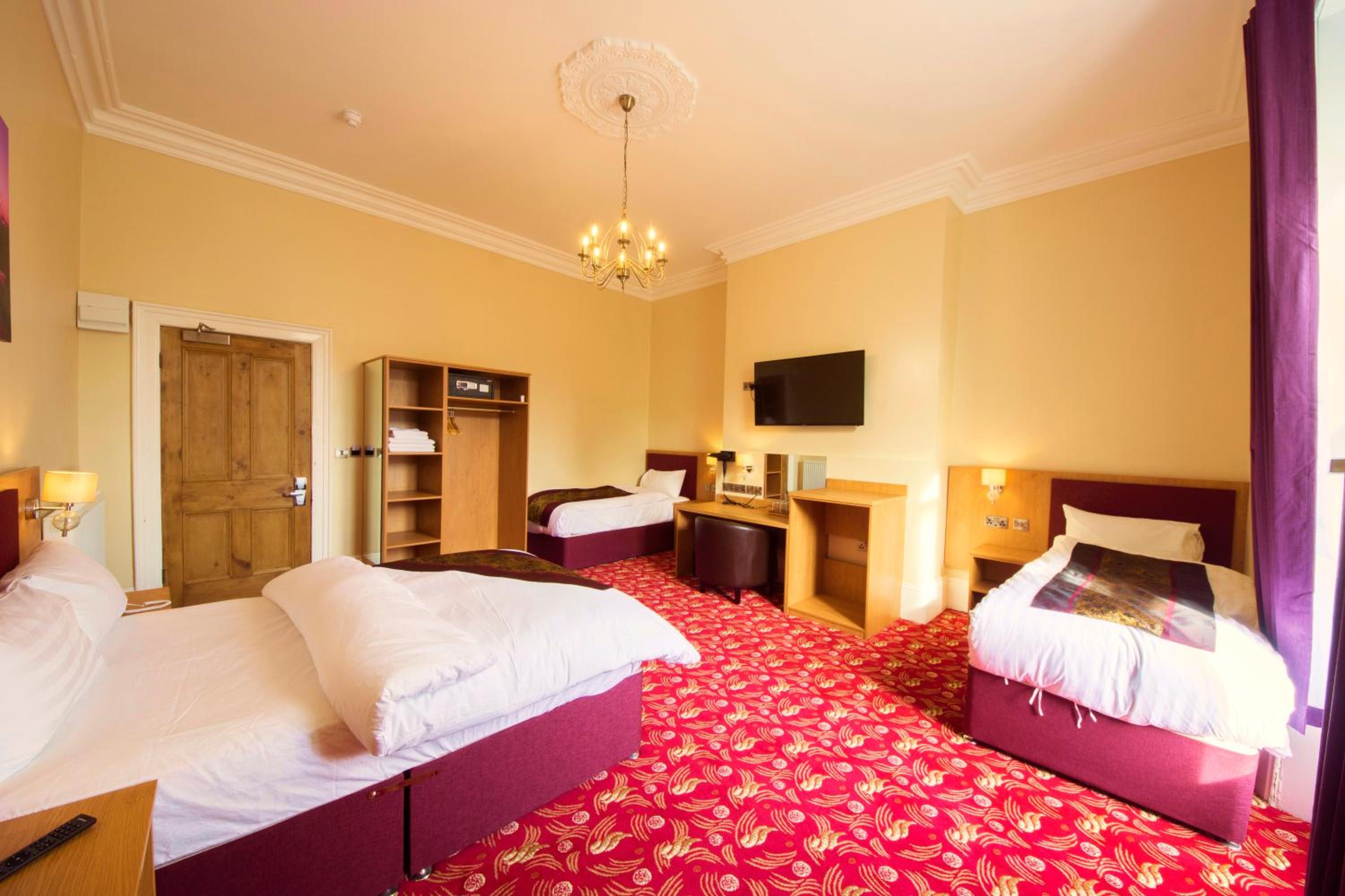 Twin Room - Photo 5