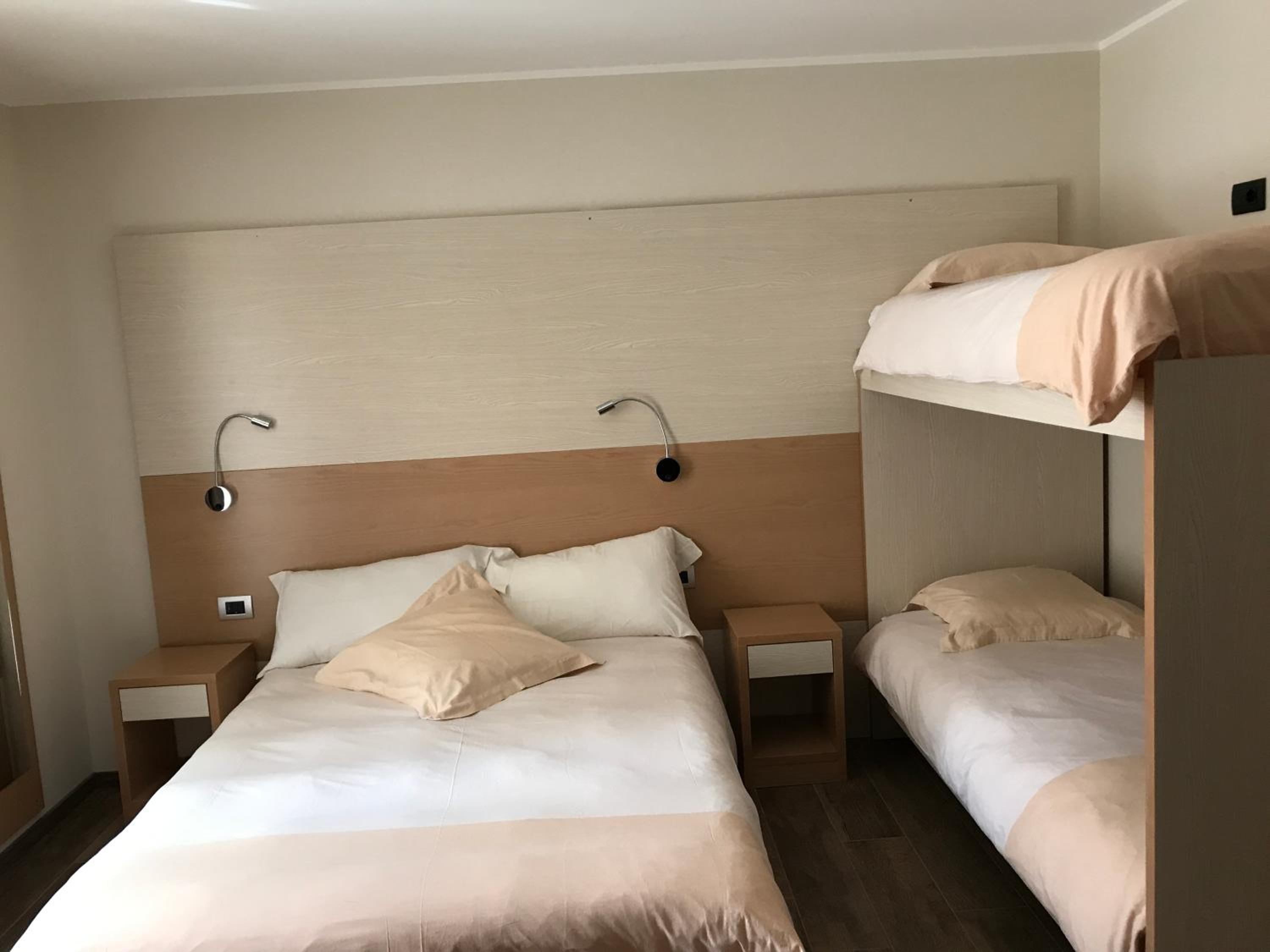 Superior Triple Room - Photo 11