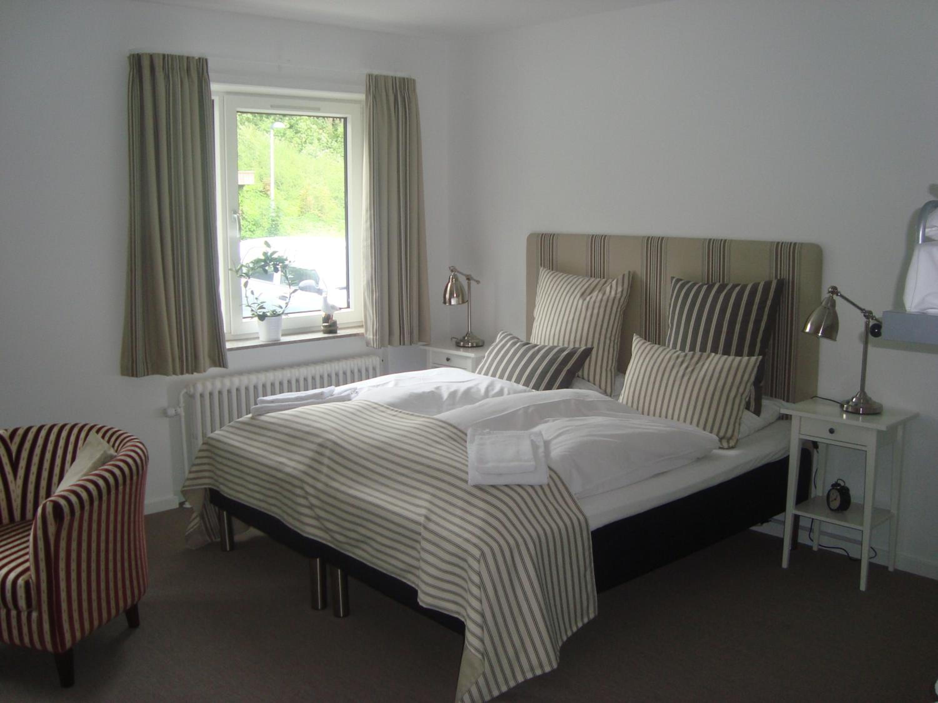 Family Room - Photo 2