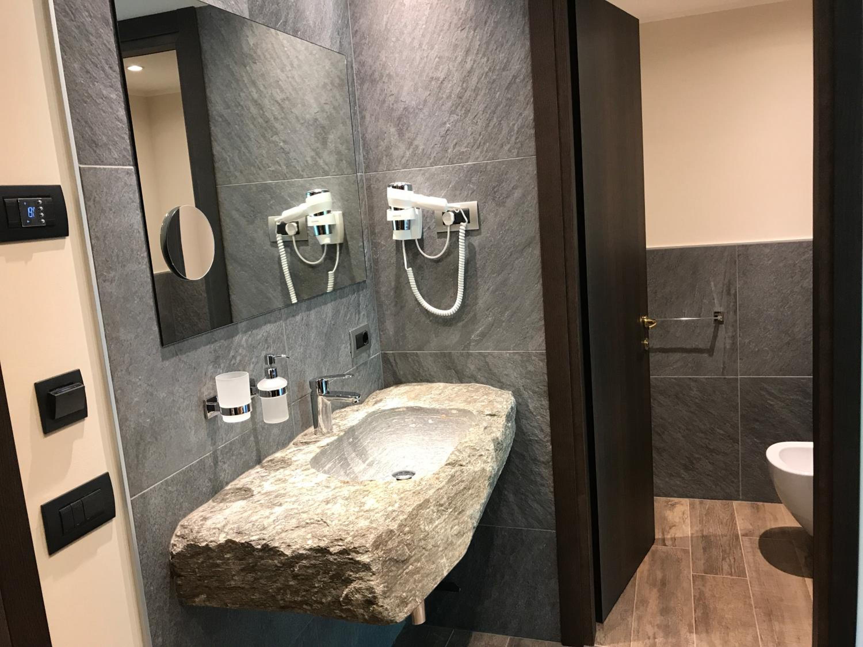 Deluxe Double or Twin Room - Photo 3