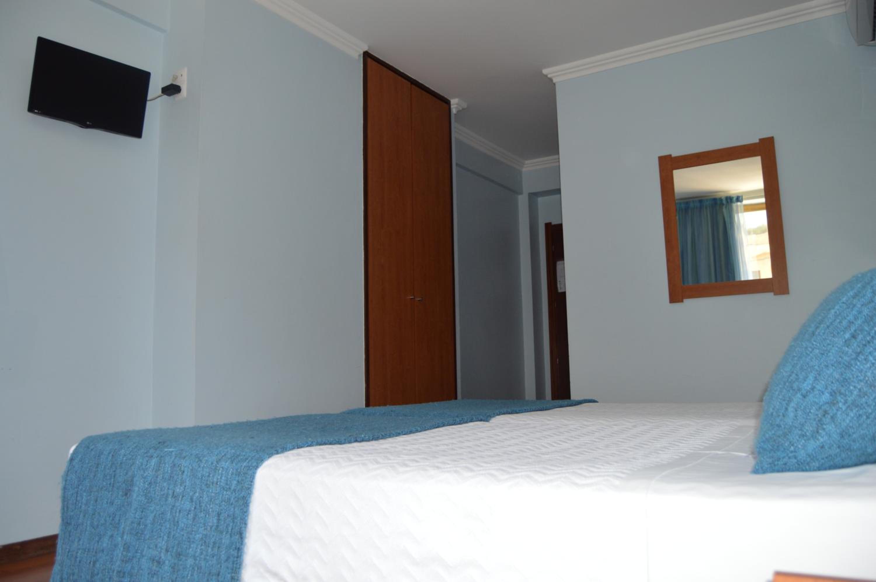 Twin Room - Photo 3