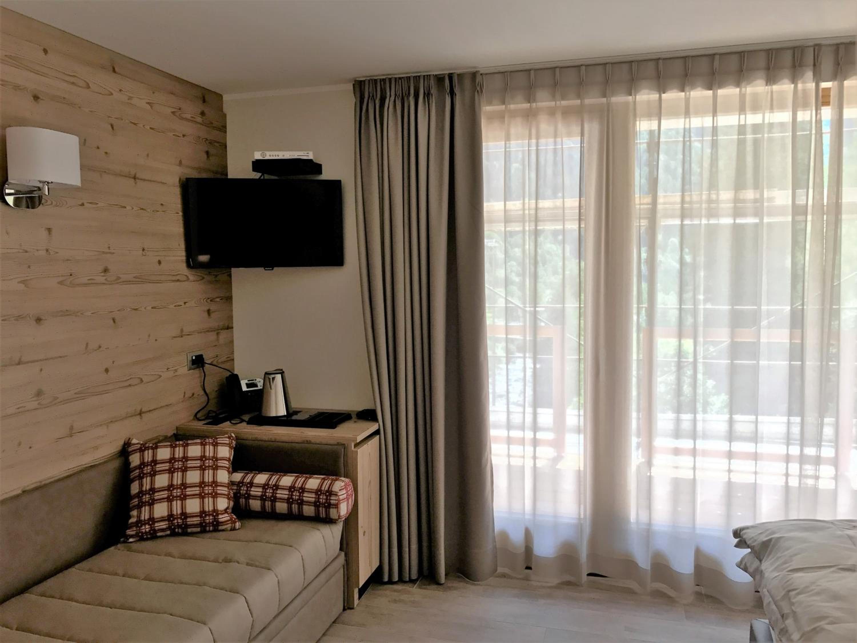Deluxe Double Room with Balcony - Photo 1