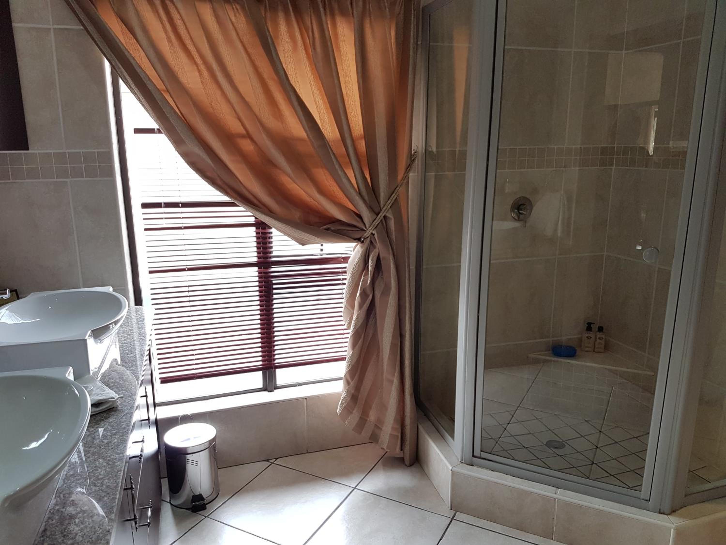 Suite with Balcony photo 2