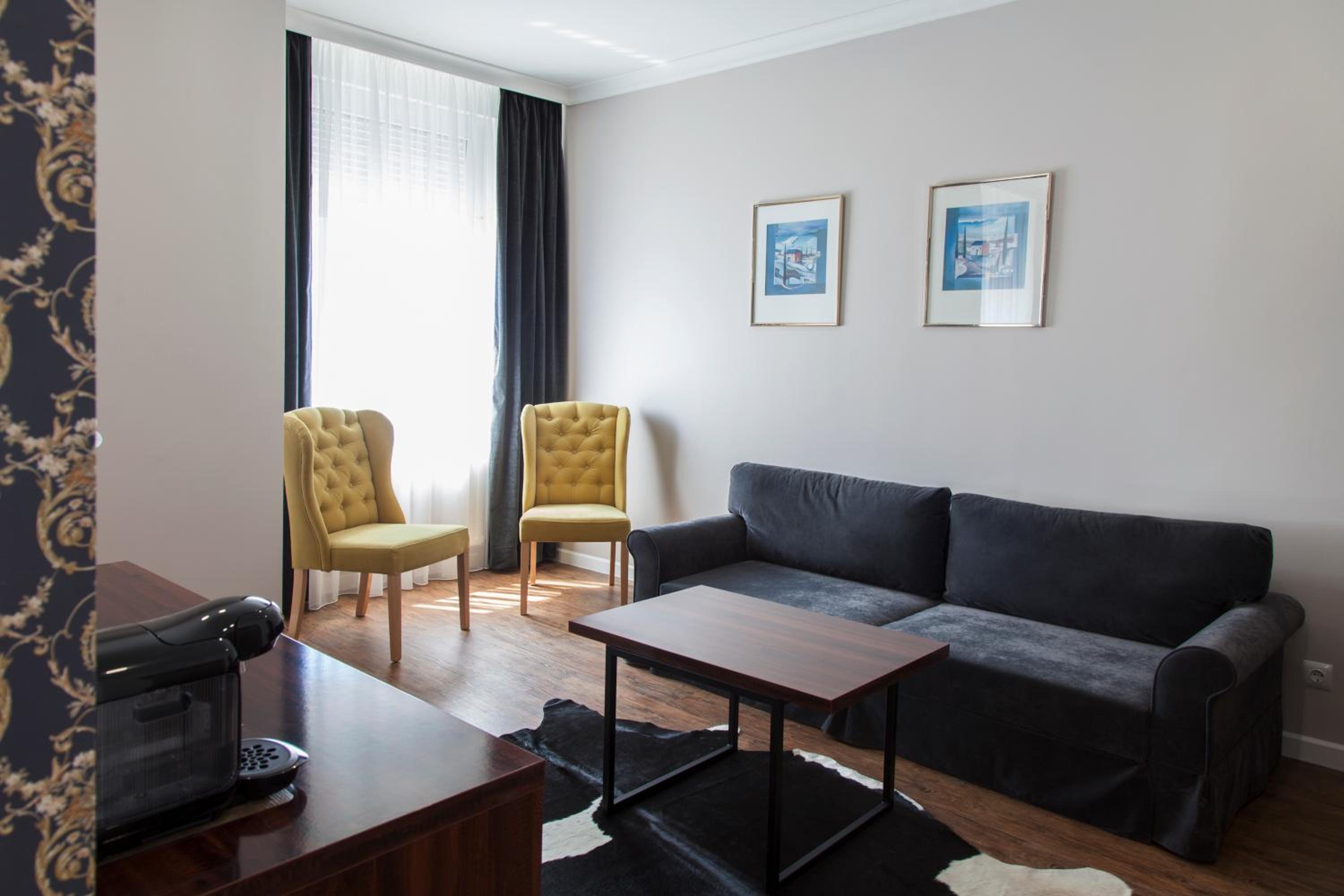 Double Room - Photo 10