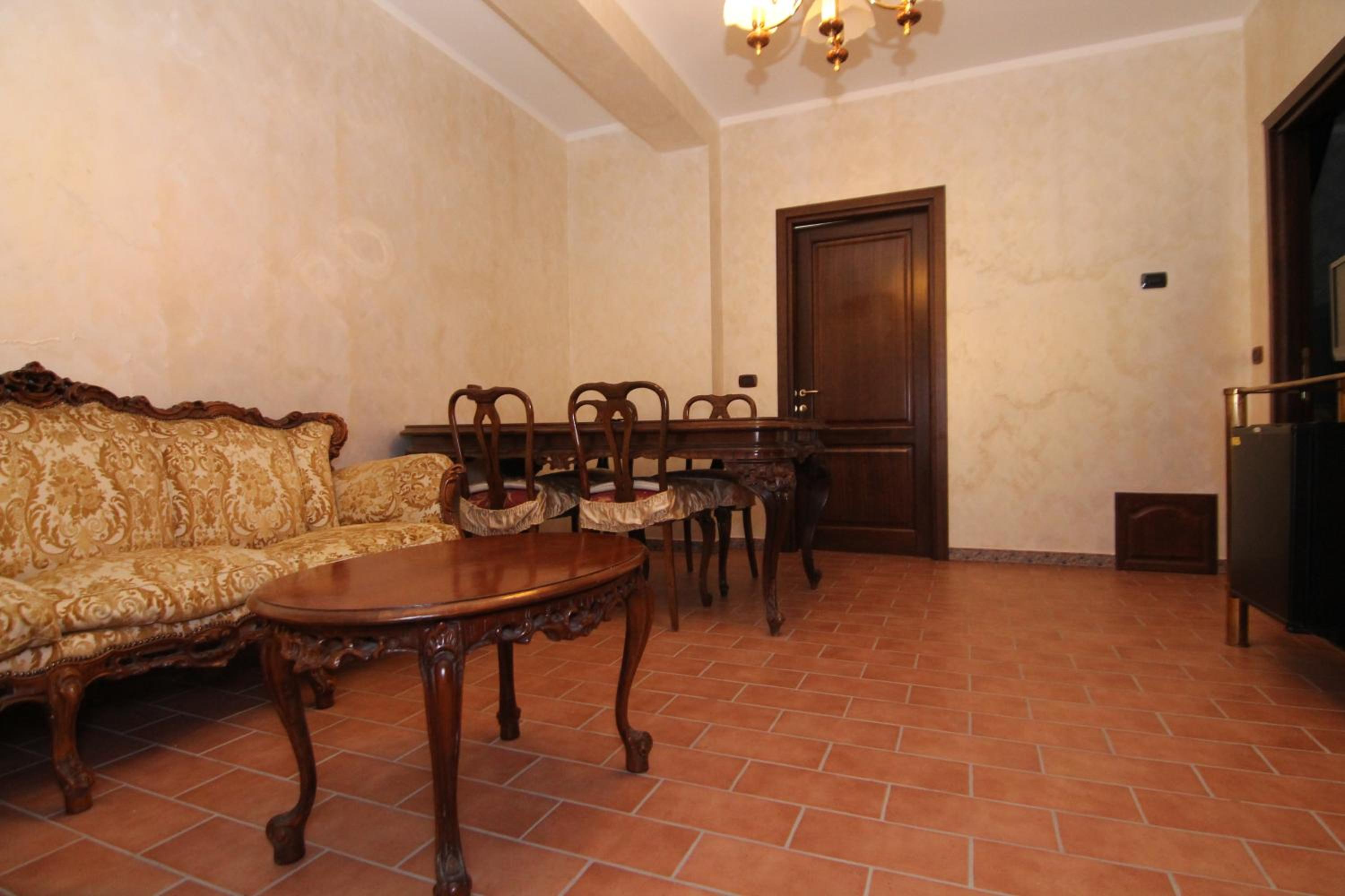 One-Bedroom Suite - Photo 13