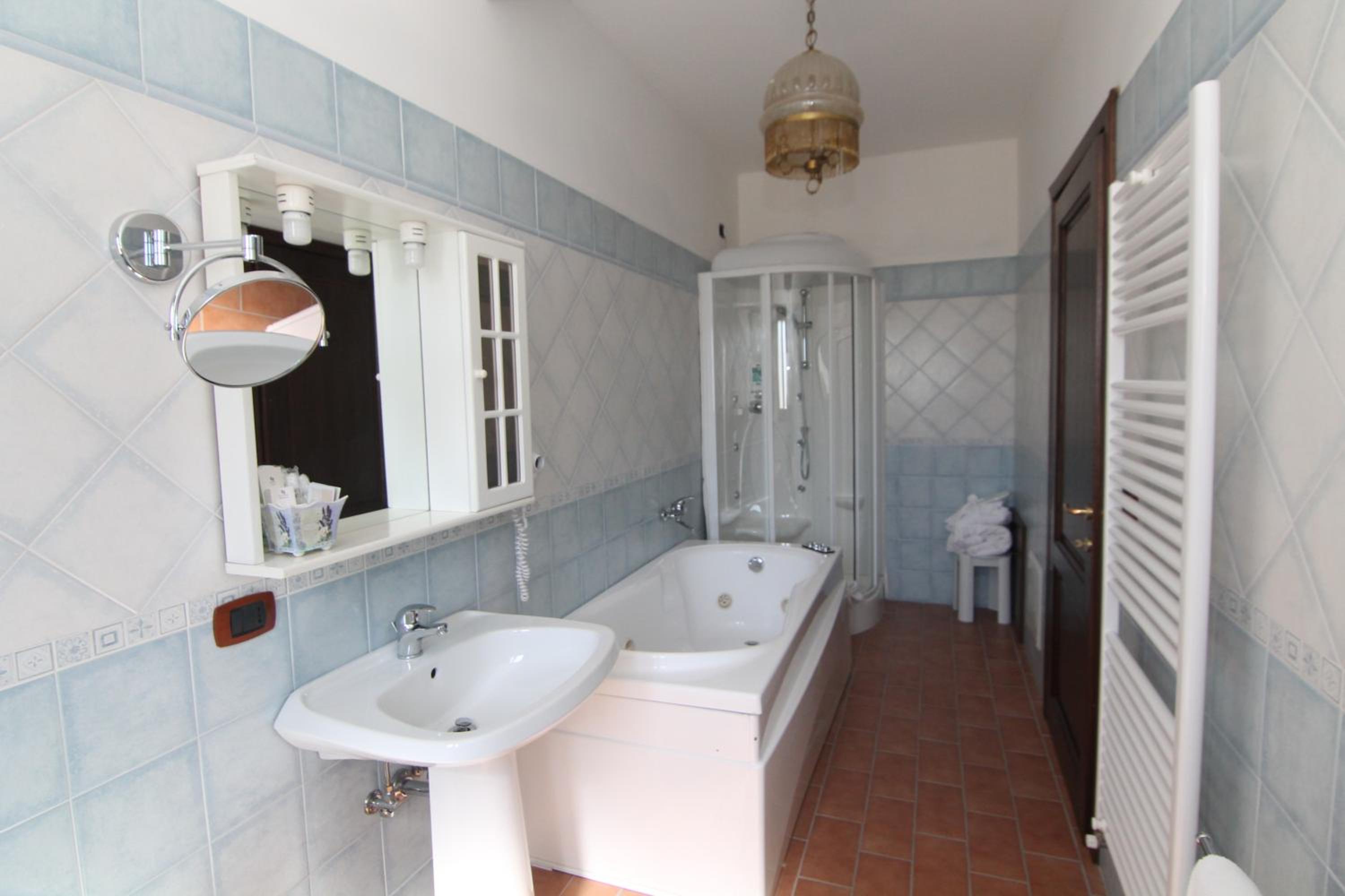 One-Bedroom Suite - Photo 15