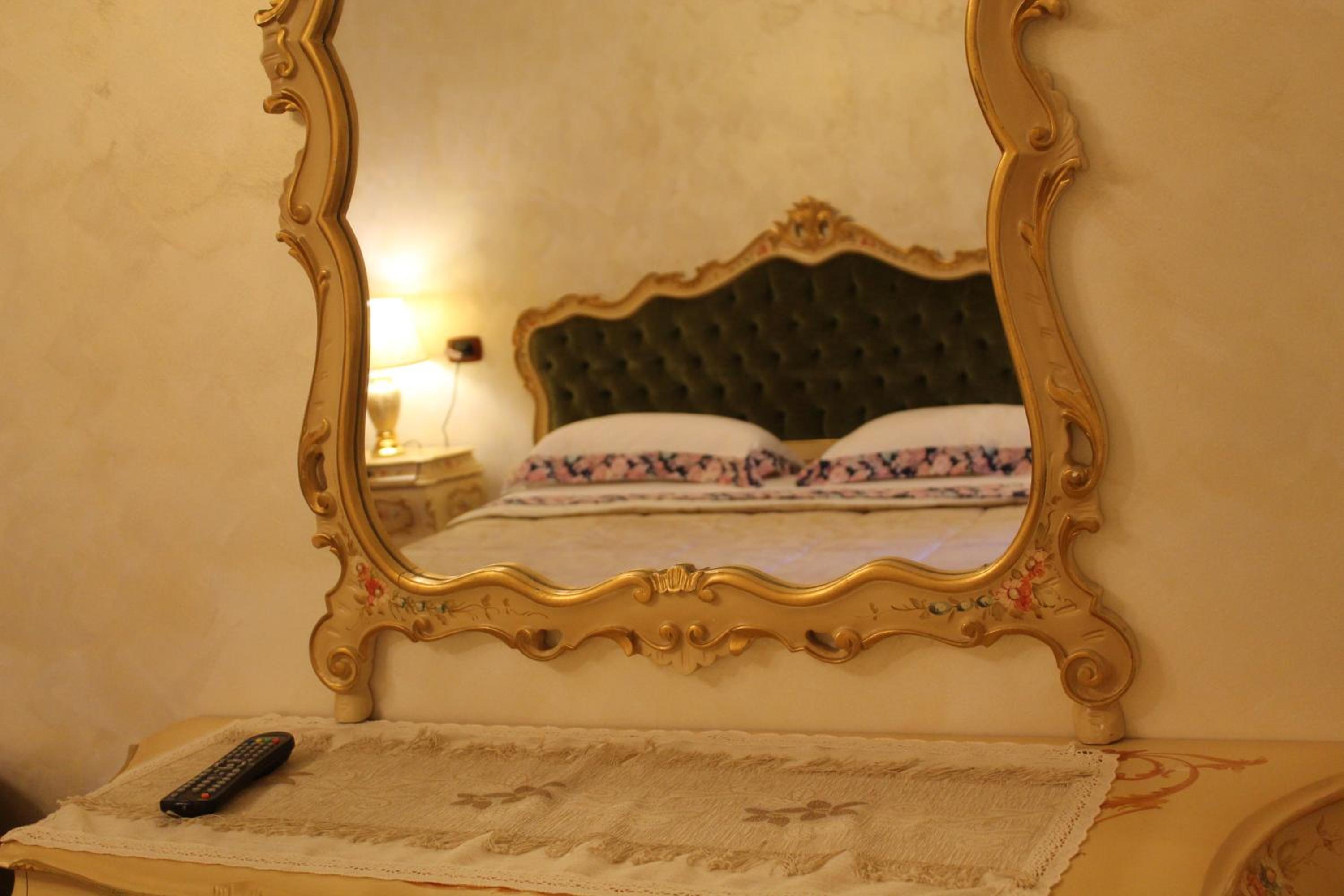One-Bedroom Suite - Photo 6