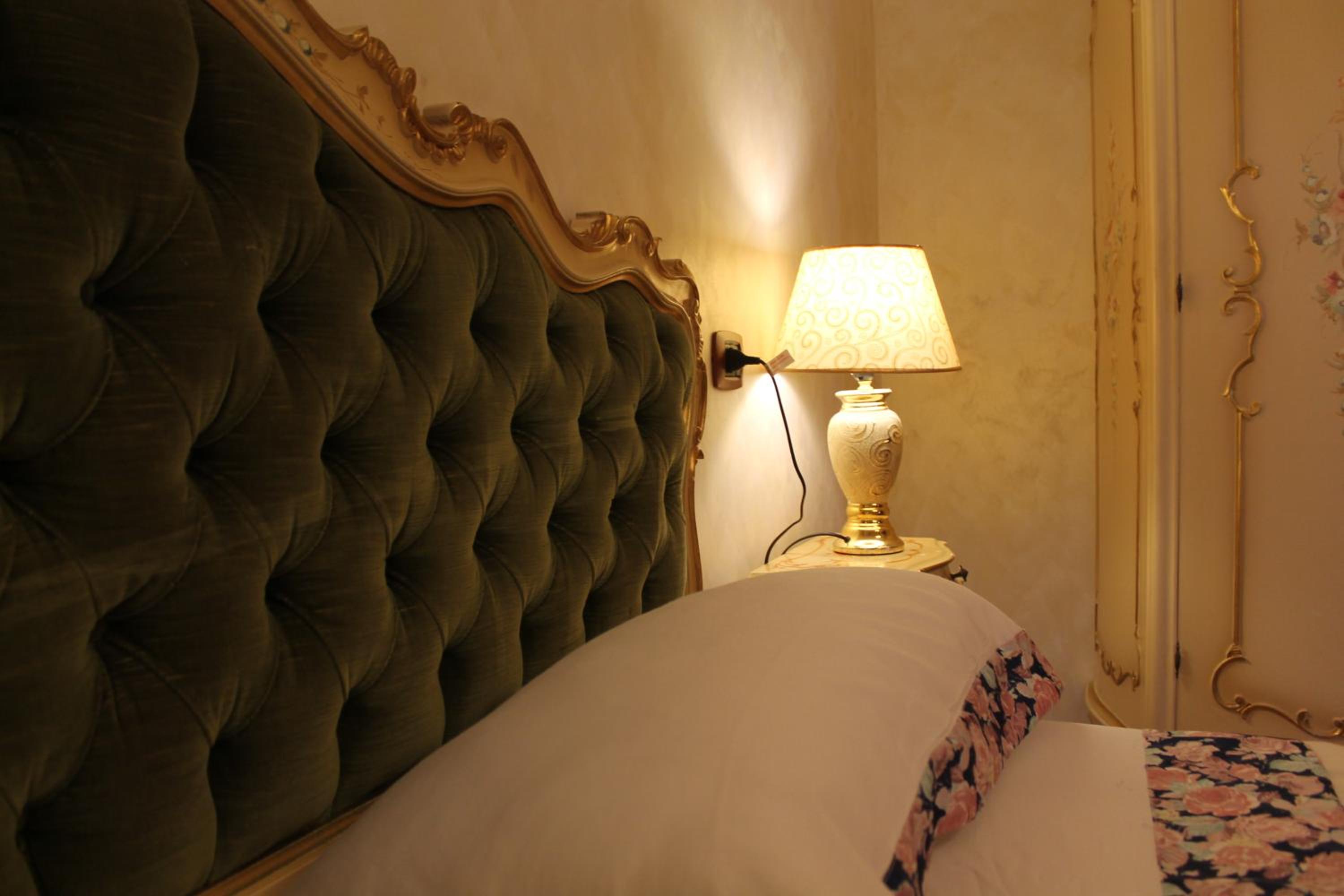 One-Bedroom Suite - Photo 9