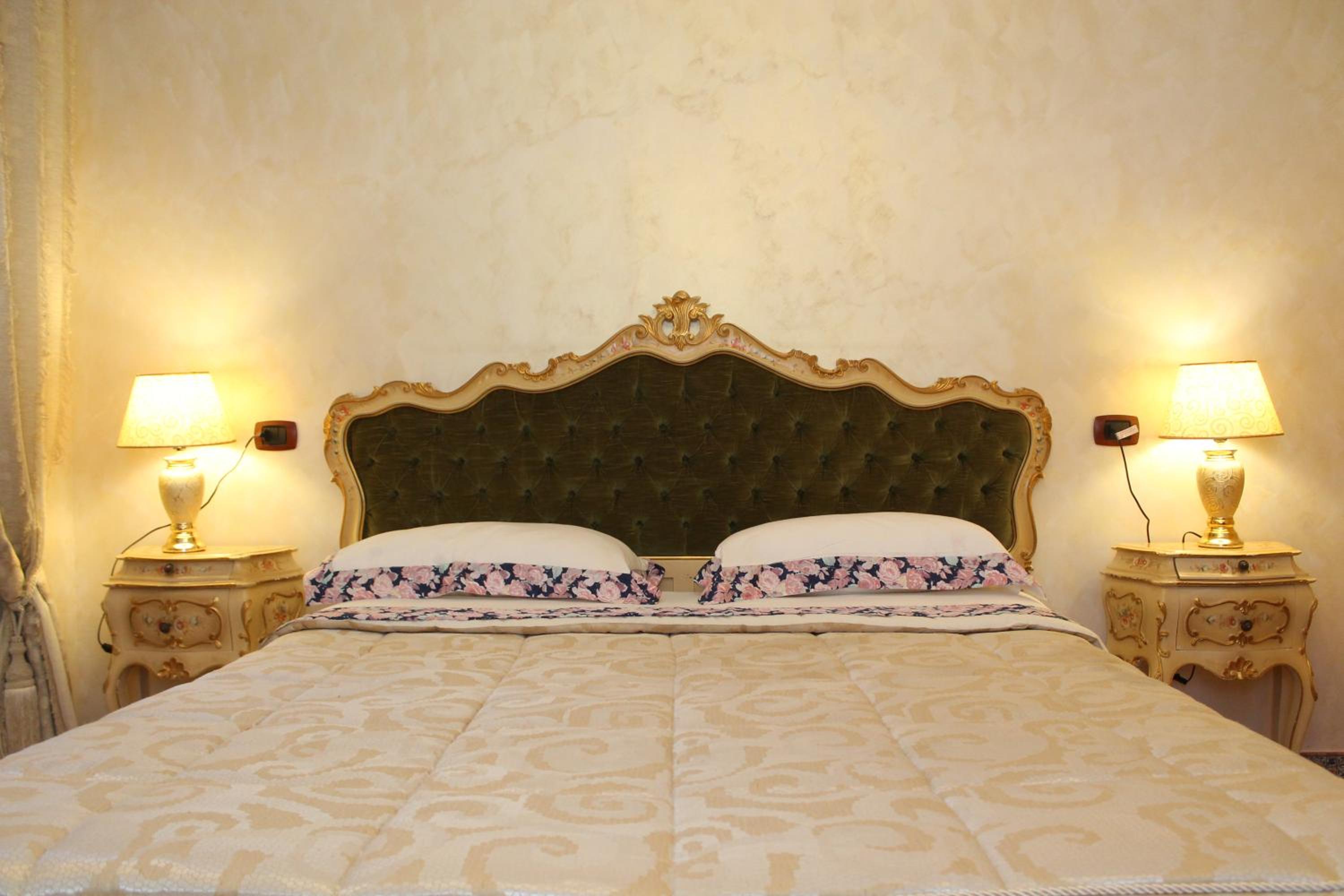 One-Bedroom Suite - Photo 10