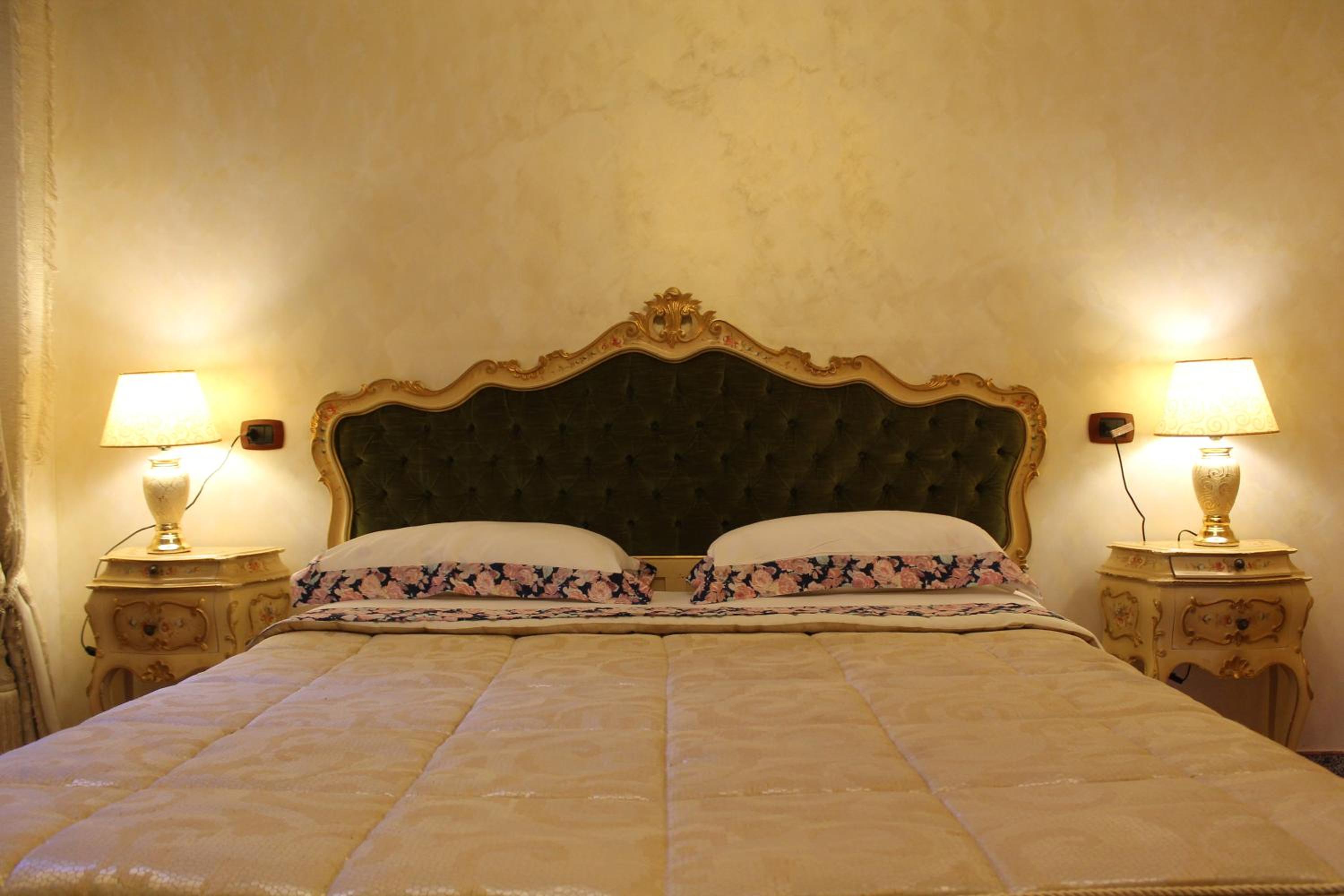 One-Bedroom Suite - Photo 7