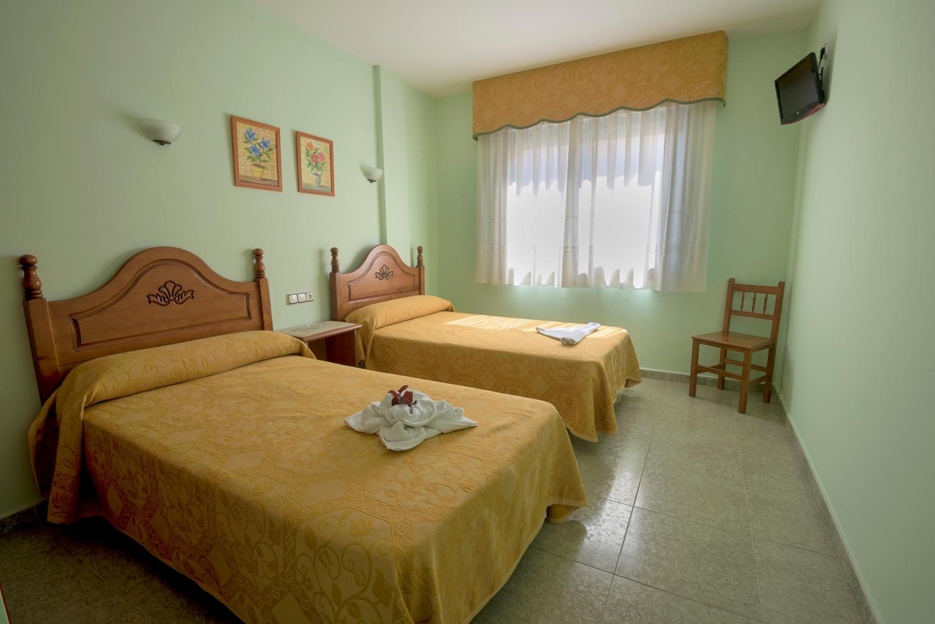 Double or Twin Room - Photo 11