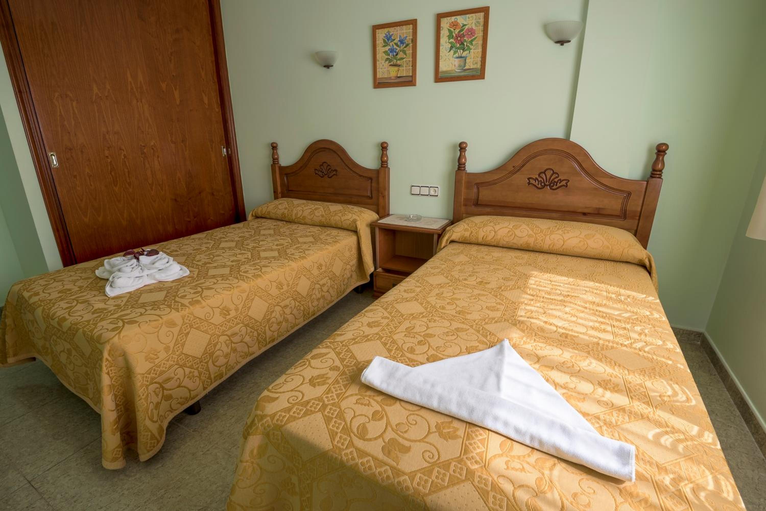 Double or Twin Room - Photo 12
