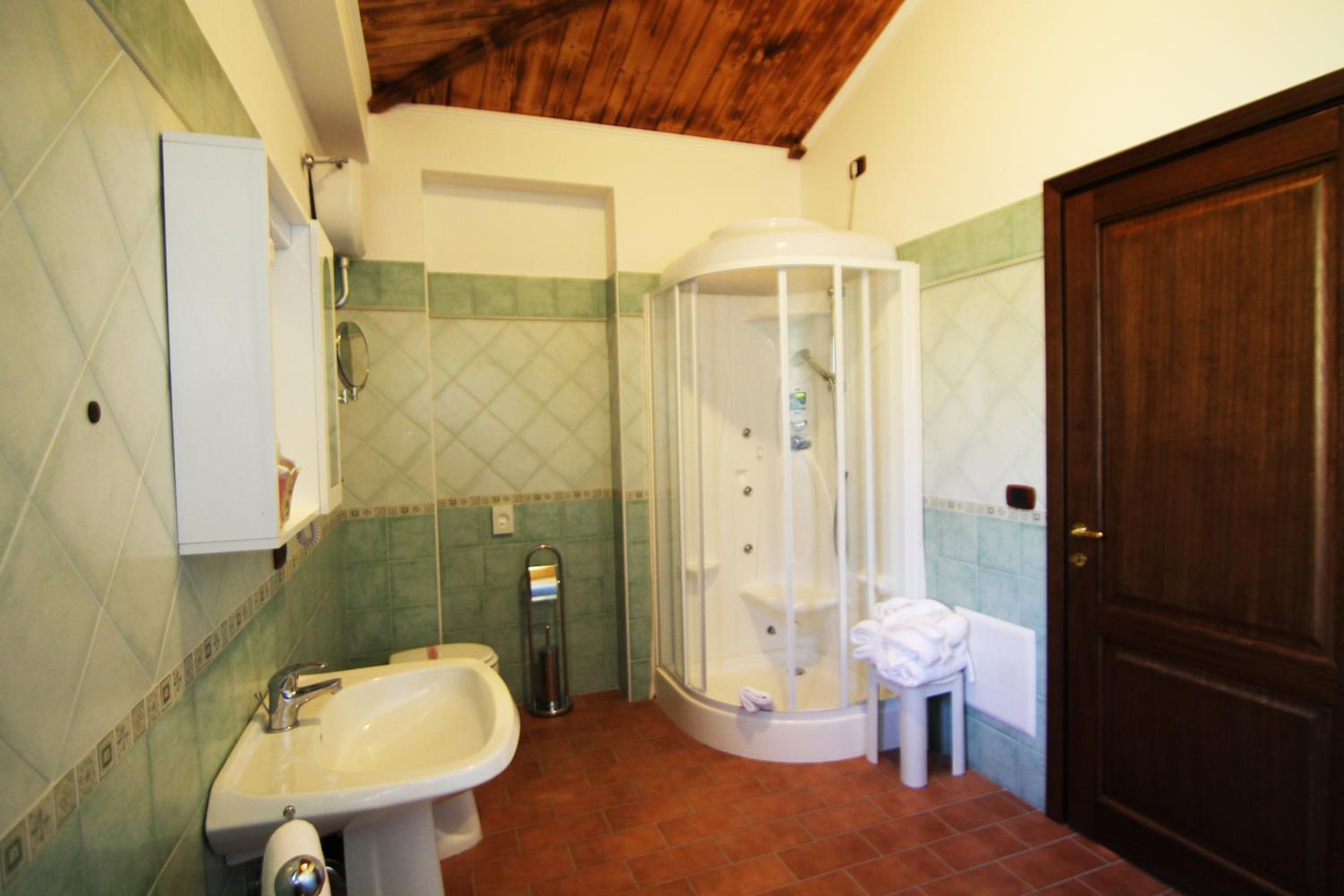 Suite with Spa Bath - Photo 6