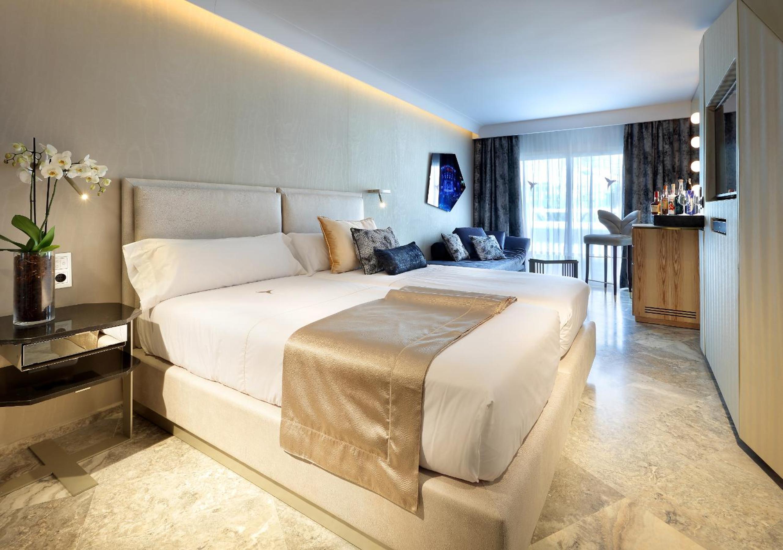 Superior Double Room With Stage View photo 1