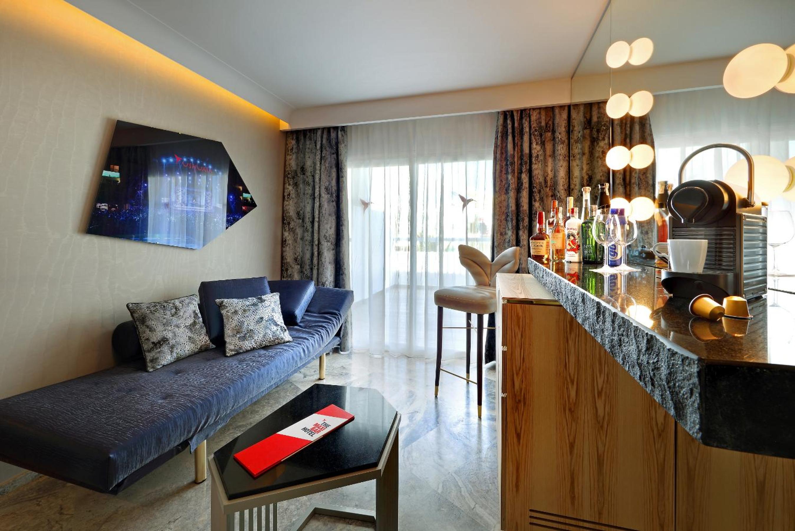 Superior Double Room With Stage View photo 2