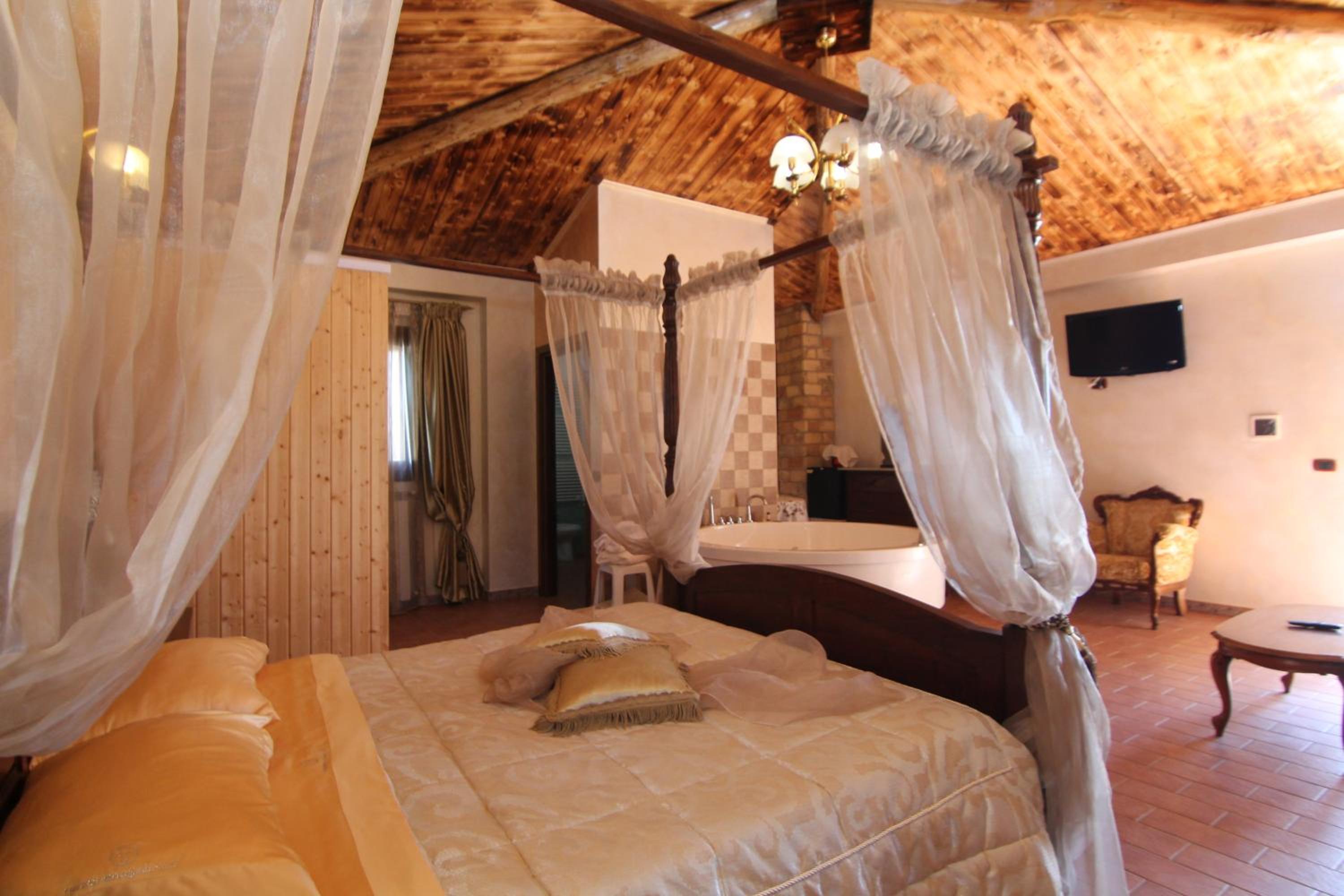 Imperial Suite - Photo 2