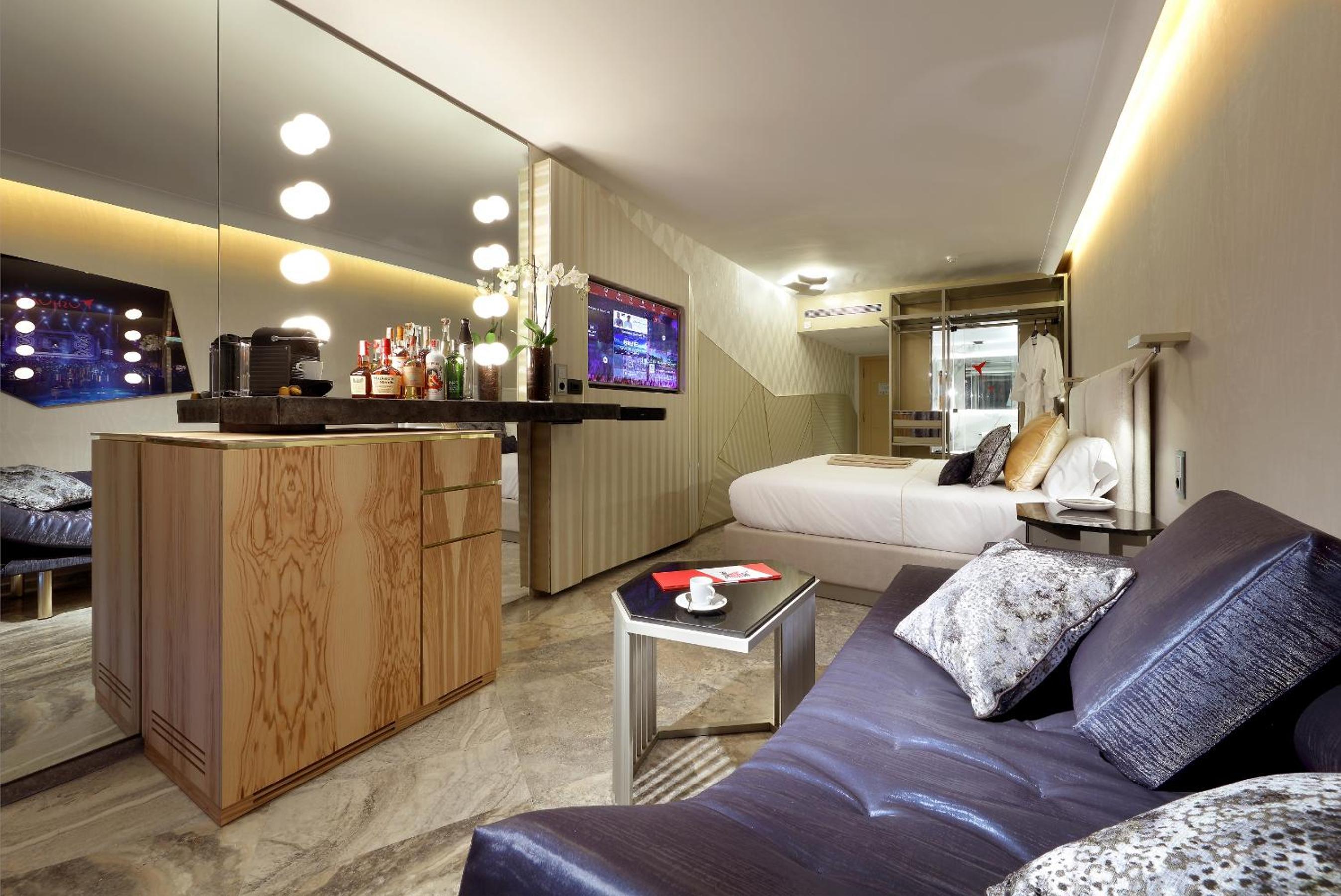 Superior Double Or Twin Room - Party All Night Long photo 2