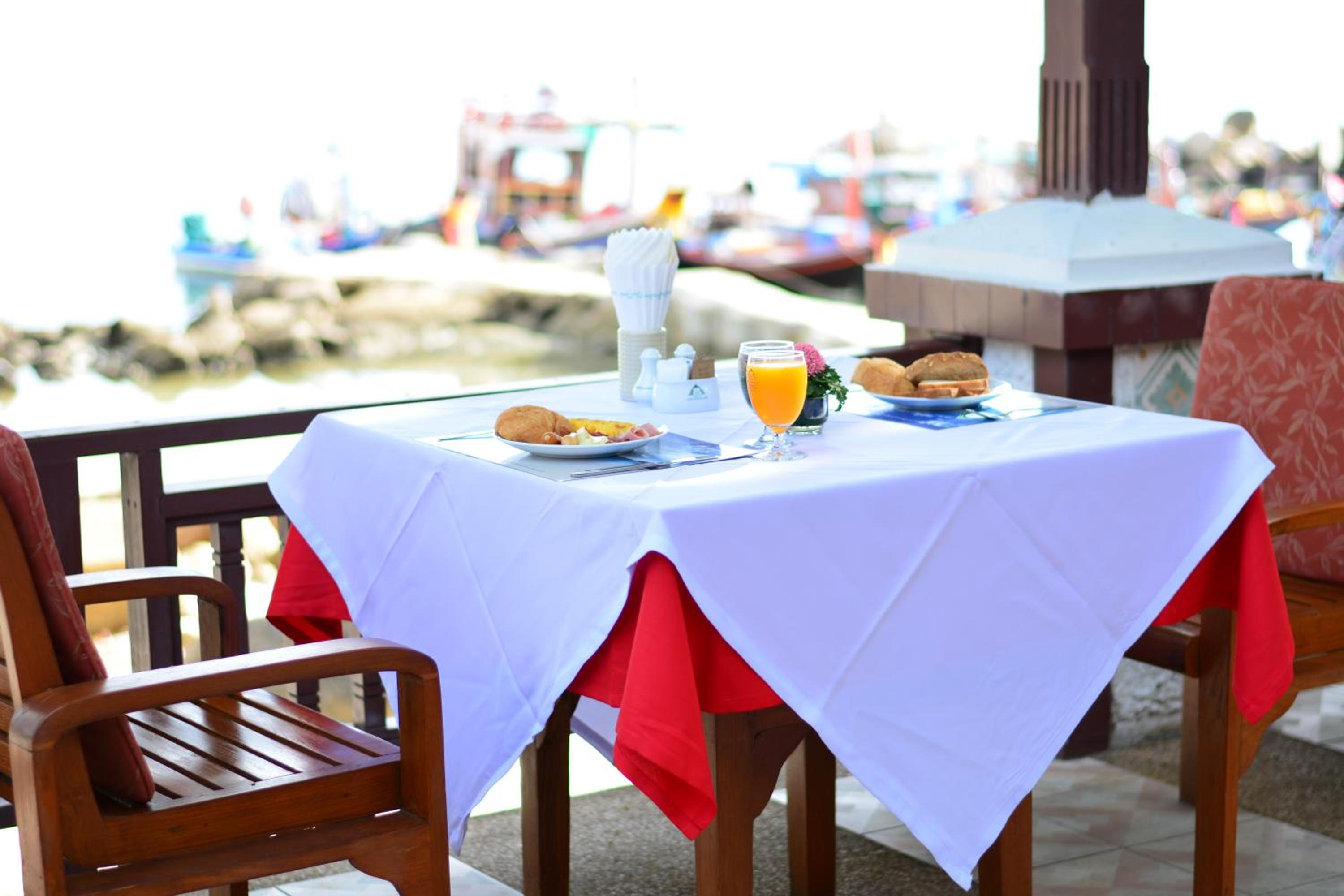 Deluxe Double or Twin Room - Photo 10