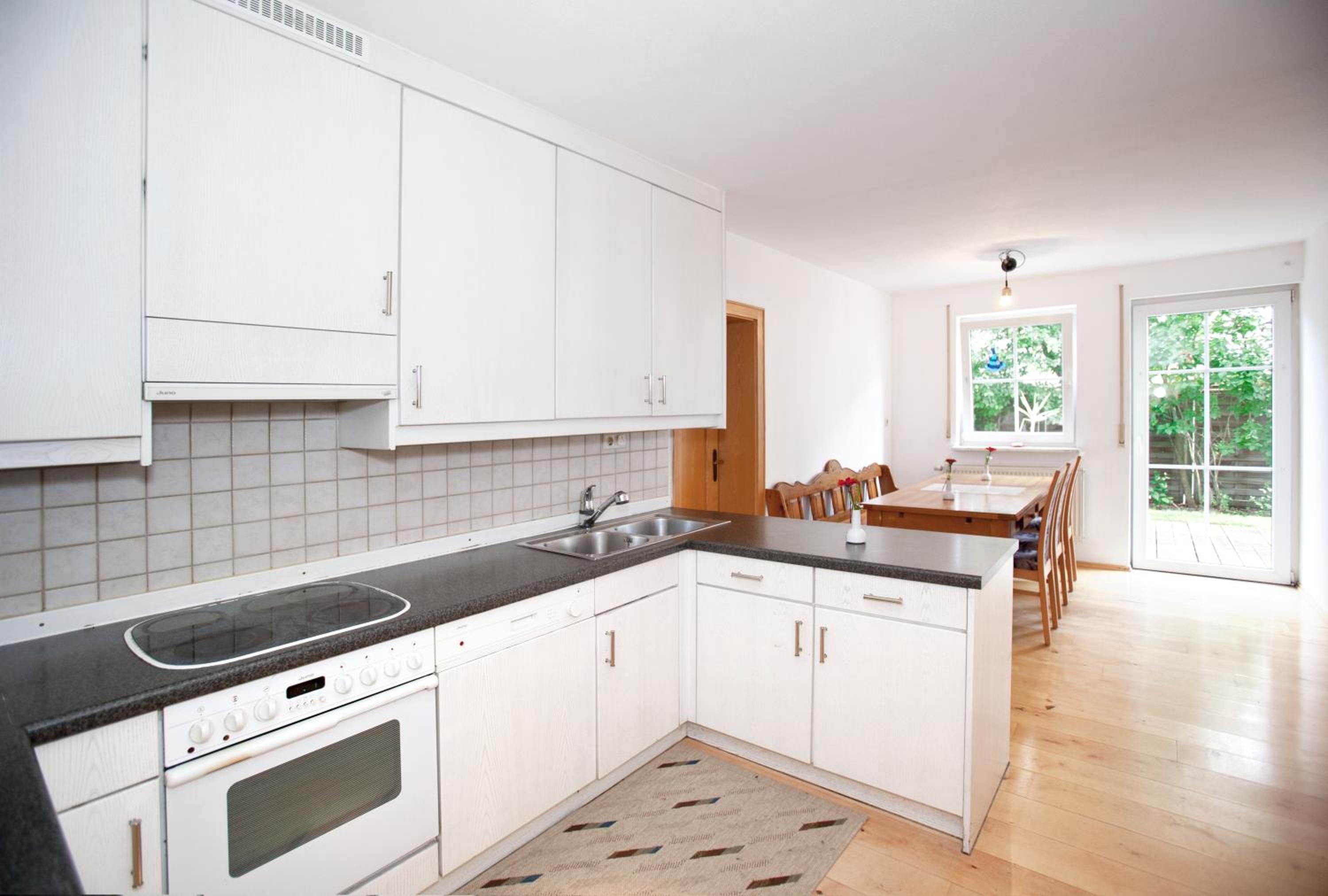 One-Bedroom Apartment (6 Adults) - Photo 6