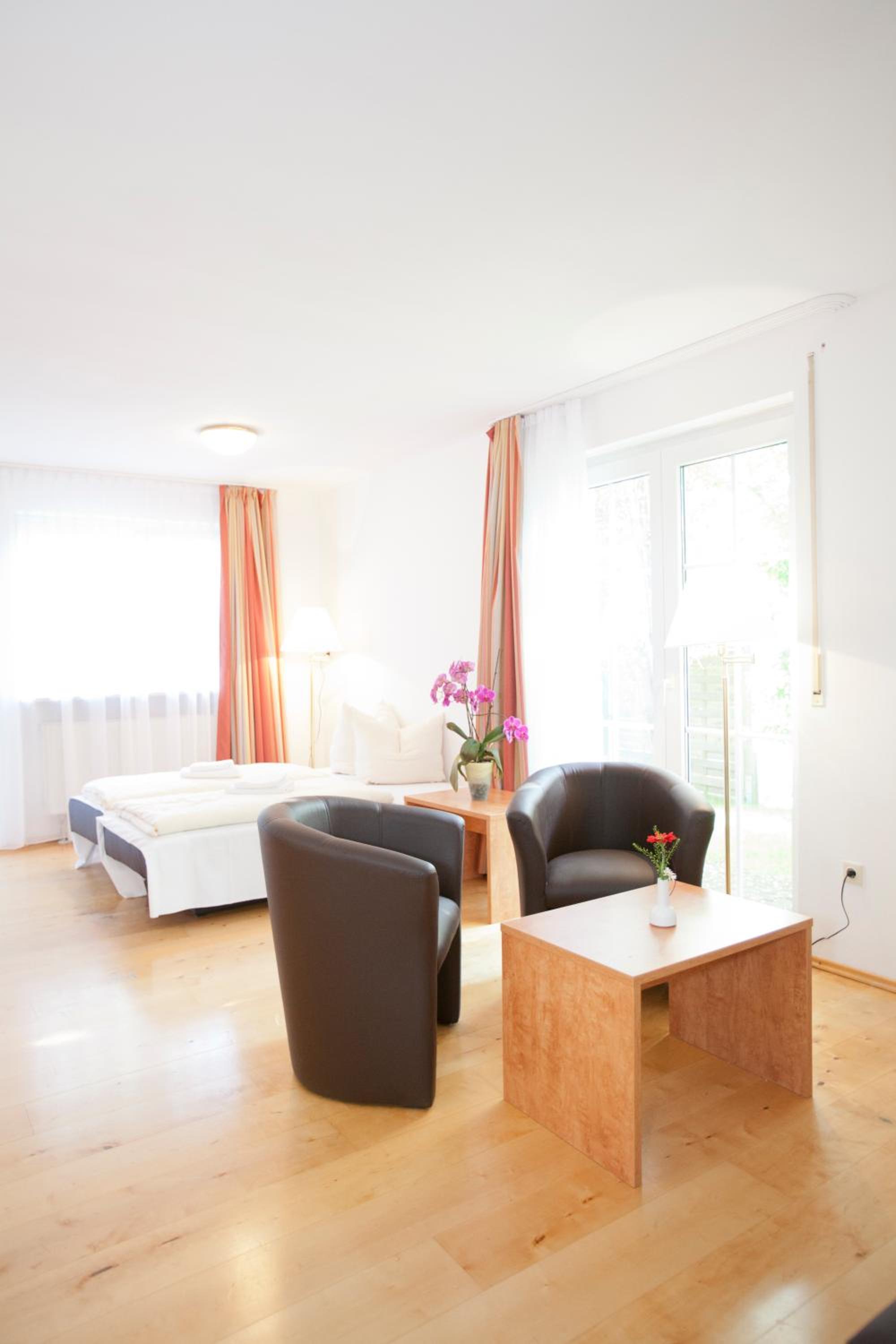 One-Bedroom Apartment (6 Adults) - Photo 7